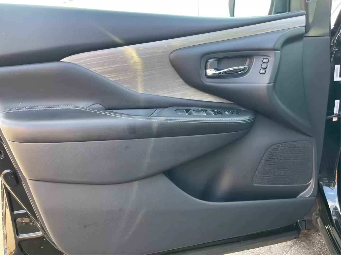 2018 Nissan Murano SL (5N1AZ2MG3JN) with an 3.5L V-6 DOHC engine, located at 880 E. National Road, Vandalia, OH, 45377, (937) 908-9800, 39.891918, -84.183594 - **Discover Your Next Adventure with the 2018 Nissan Murano SL Perfect for Growing Families and Weekend Getaways!**<br /> <br /> Are you ready to elevate your driving experience? At Advantage Car and Credit in Vandalia, OH, we are excited to offer a superb 2018 Nissan Murano SL that perfectly balanc - Photo#19