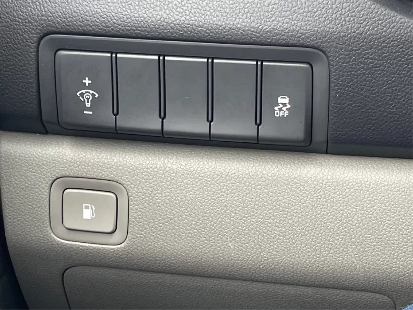 2016 Kia Sedona LX (KNDMB5C17G6) with an Lambda 3.3L V-6 gasoline direct injection engine, located at 1184 Kauffman Ave, Fairborn, OH, 45324, (937) 908-9800, 39.807072, -84.030914 - Elevate your adventures with the 2016 Kia Sedona LX, the perfect passenger van crafted for growing families and those who love to hit the road. Whether you're driving the kids to soccer practice, planning a weekend getaway, or just commuting to work, this versatile vehicle offers the space, comfort, - Photo#17