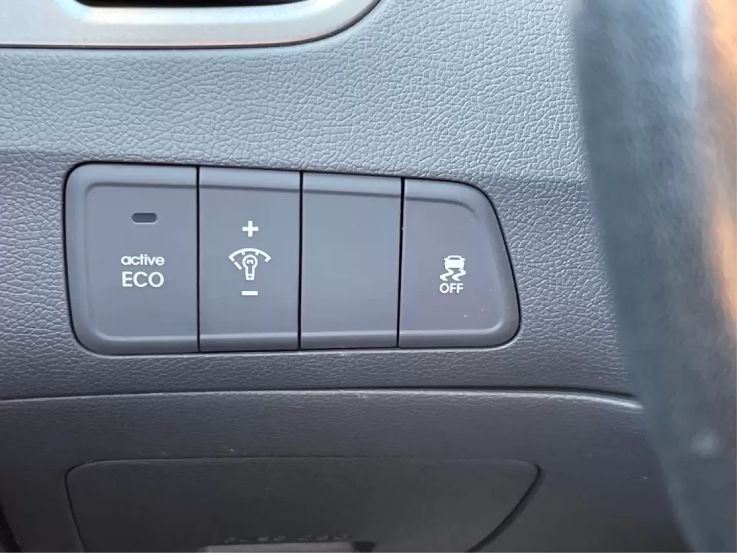 2013 Hyundai Elantra Limited (5NPDH4AE8DH) with an 1.8L I-4 DOHC engine, located at 8750 N County Rd 25A, Piqua, OH, 45356, (937) 908-9800, 40.164391, -84.232513 - Elevate your daily commute and family adventures with the versatile and stylish 2013 Hyundai Elantra Limited, available now at Advantage Car and Credit - Troy. This exceptional sedan is designed for those who appreciate a blend of comfort, efficiency, and advanced technology, making it an ideal choi - Photo#17