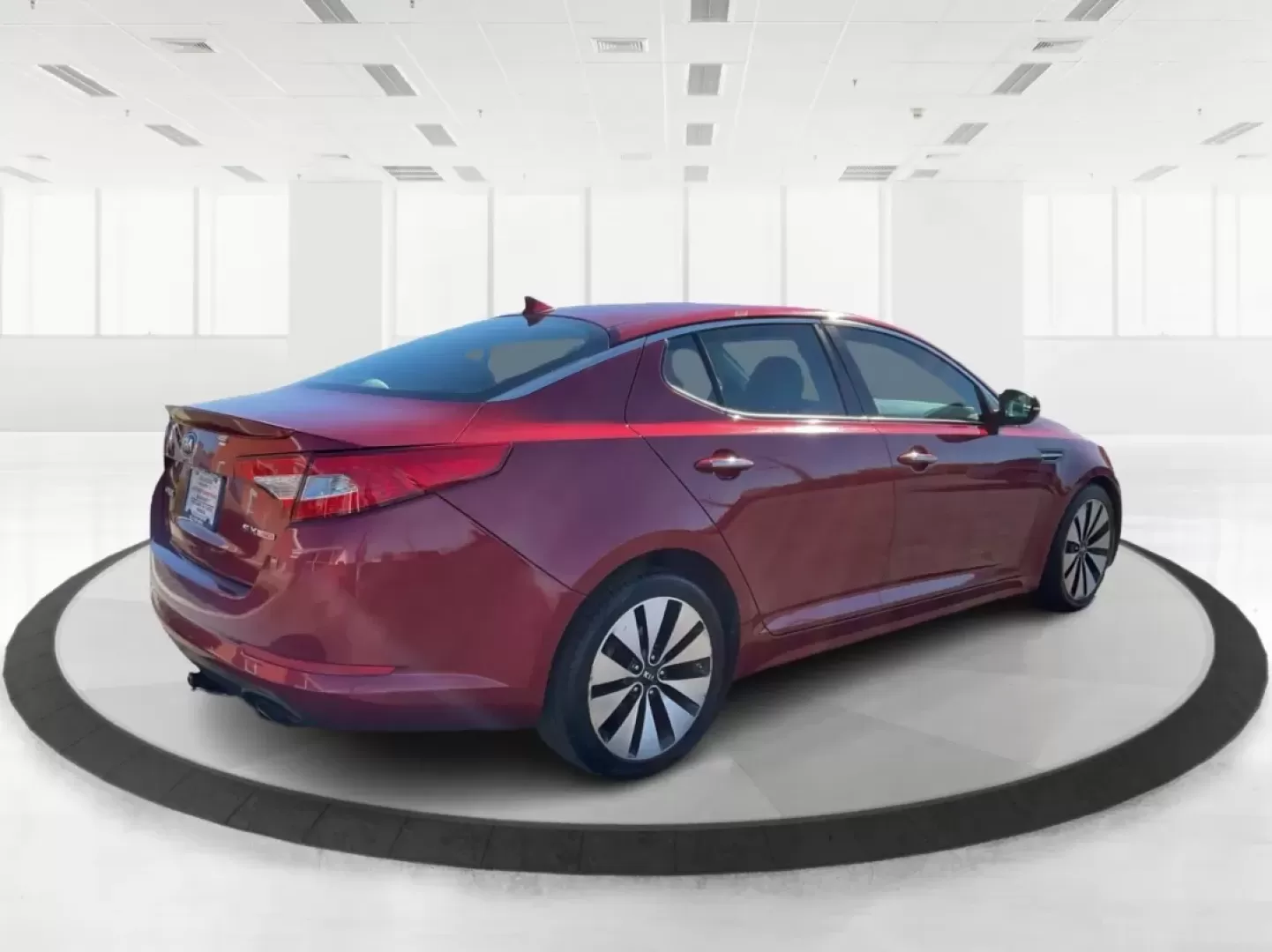 2013 Kia Optima SX (5XXGR4A68DG) with an 2L I-4 gasoline direct injection engine, located at 880 E. National Road, Vandalia, OH, 45377, (937) 908-9800, 39.891918, -84.183594 - **Experience Unmatched Comfort and Style with the 2013 Kia Optima SX**<br /> <br /> Are you in the market for a reliable vehicle that perfectly blends style, comfort, and functionality? Look no further than the stunning 2013 Kia Optima SX, available now at Advantage Car and Credit in Vandalia, OH. T - Photo#2