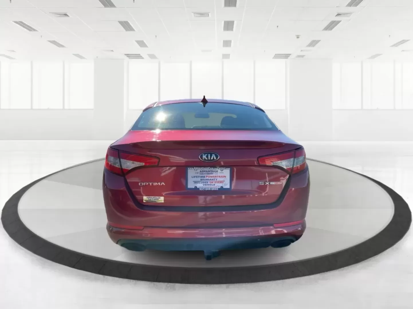 2013 Kia Optima SX (5XXGR4A68DG) with an 2L I-4 gasoline direct injection engine, located at 880 E. National Road, Vandalia, OH, 45377, (937) 908-9800, 39.891918, -84.183594 - **Experience Unmatched Comfort and Style with the 2013 Kia Optima SX**<br /> <br /> Are you in the market for a reliable vehicle that perfectly blends style, comfort, and functionality? Look no further than the stunning 2013 Kia Optima SX, available now at Advantage Car and Credit in Vandalia, OH. T - Photo#3