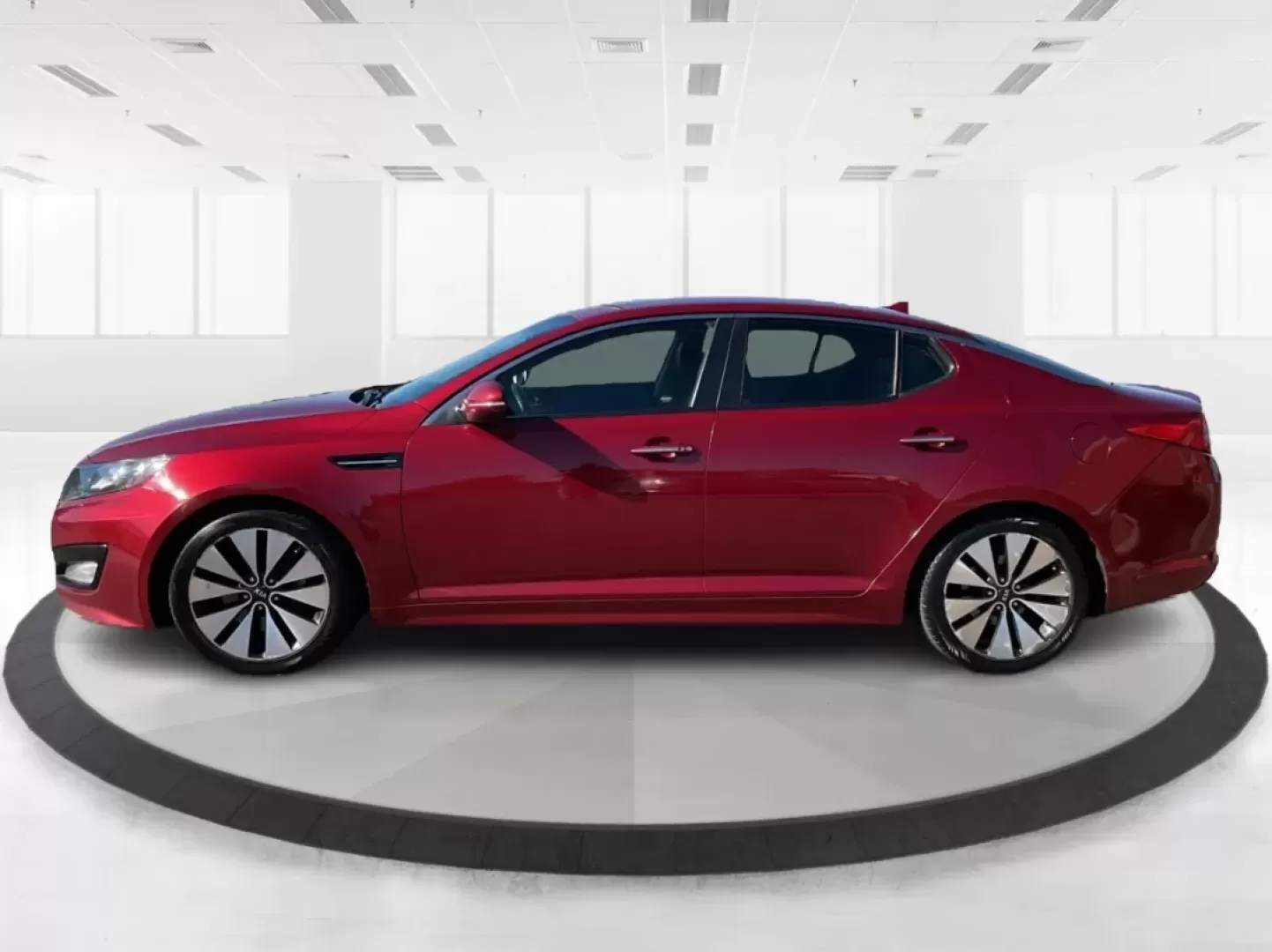 2013 Kia Optima SX (5XXGR4A68DG) with an 2L I-4 gasoline direct injection engine, located at 880 E. National Road, Vandalia, OH, 45377, (937) 908-9800, 39.891918, -84.183594 - **Experience Unmatched Comfort and Style with the 2013 Kia Optima SX**<br /> <br /> Are you in the market for a reliable vehicle that perfectly blends style, comfort, and functionality? Look no further than the stunning 2013 Kia Optima SX, available now at Advantage Car and Credit in Vandalia, OH. T - Photo#5