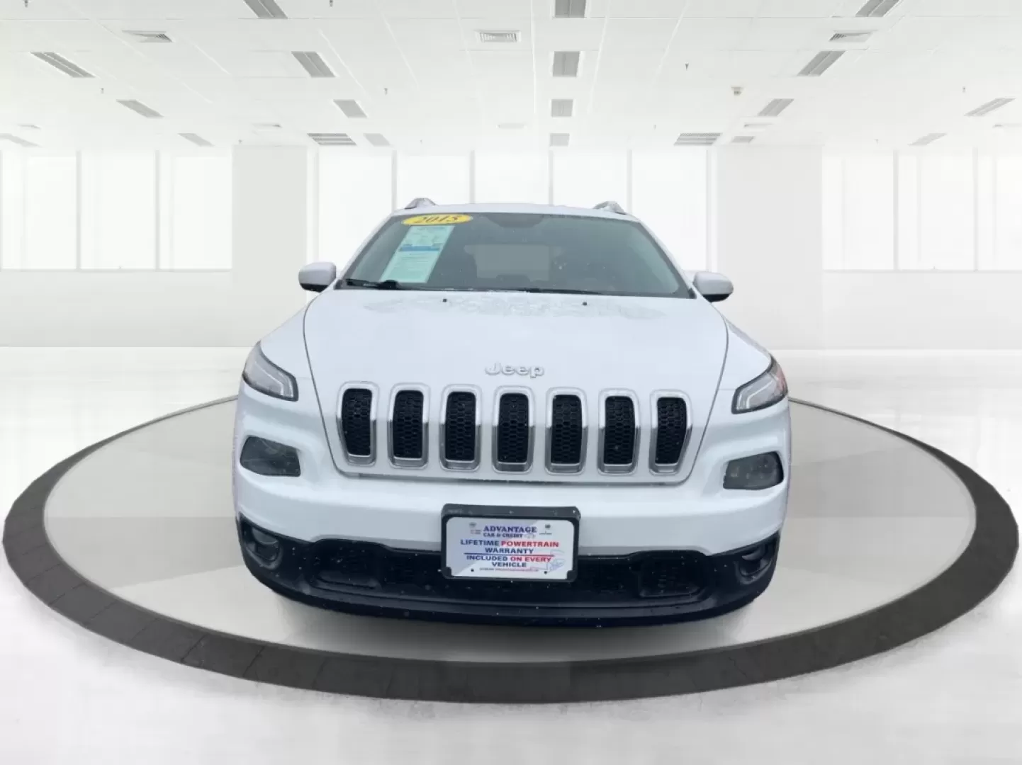 2015 Jeep Cherokee Latitude (1C4PJMCB7FW) with an Other engine, located at 4508 South Dixie Dr, Moraine, OH, 45439, (937) 908-9800, 39.689976, -84.218452 - **Adventure Awaits with the 2015 Jeep Cherokee Latitude - Perfect for Your Next Journey!**<br /> <br /> If you're searching for a versatile, reliable vehicle that seamlessly fits into your busy lifestyle, look no further than this stunning 2015 Jeep Cherokee Latitude, now available at Advantage Car - Photo#7