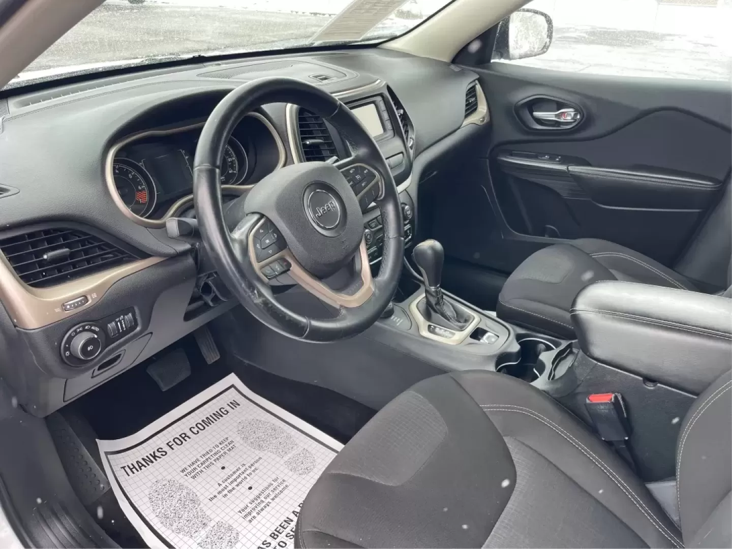 2015 Jeep Cherokee Latitude (1C4PJMCB7FW) with an Other engine, located at 4508 South Dixie Dr, Moraine, OH, 45439, (937) 908-9800, 39.689976, -84.218452 - **Adventure Awaits with the 2015 Jeep Cherokee Latitude - Perfect for Your Next Journey!**<br /> <br /> If you're searching for a versatile, reliable vehicle that seamlessly fits into your busy lifestyle, look no further than this stunning 2015 Jeep Cherokee Latitude, now available at Advantage Car - Photo#9