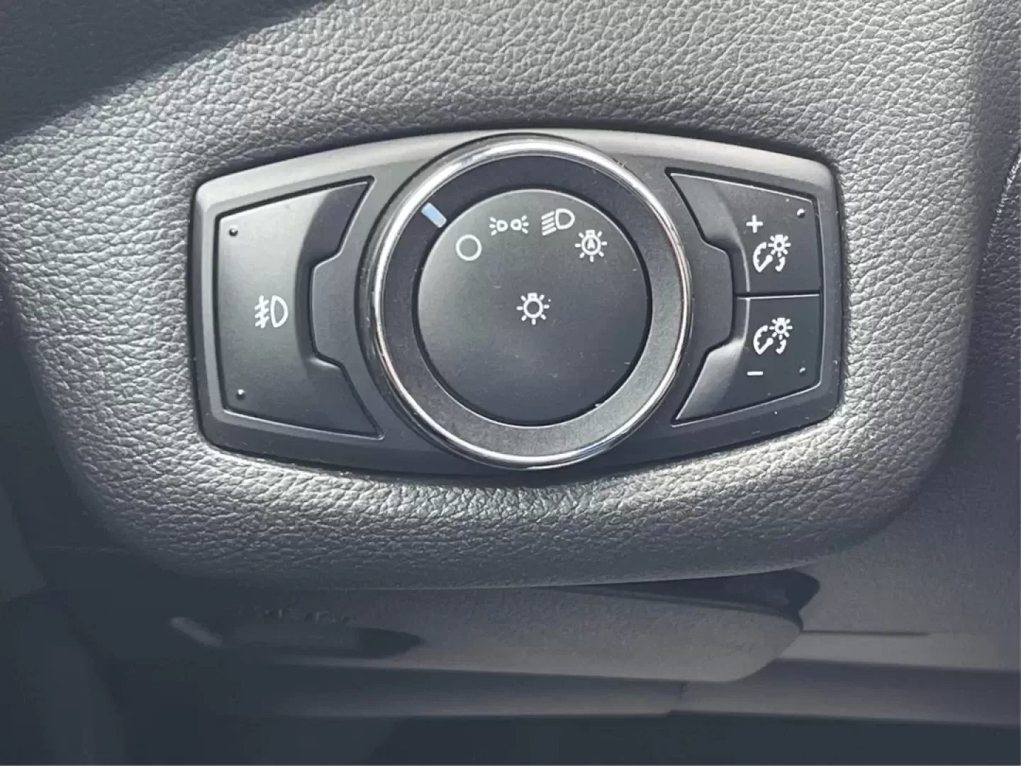 2015 Ford Escape SE (1FMCU0G73FU) with an Other engine, located at 880 E. National Road, Vandalia, OH, 45377, (937) 908-9800, 39.891918, -84.183594 - **Adventure Awaits: 2015 Ford Escape SE - Your Gateway to Freedom!**<br /> <br /> Are you ready to elevate your weekend getaways or tackle your daily commute with style and confidence? The 2015 Ford Escape SE is the perfect companion for those who crave adventure without sacrificing comfort. At Adva - Photo#17