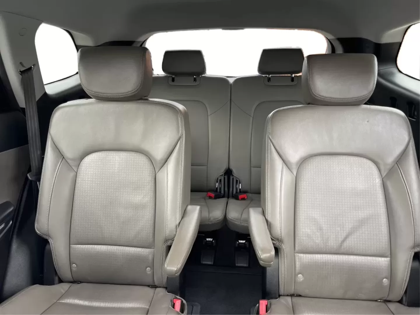 2014 Hyundai Santa Fe Limited (KM8SNDHF0EU) with an Lambda II 3.3L V-6 gasoline direct injection engine, located at 1099 N County Rd 25A , Troy, OH, 45373, (937) 908-9800, 40.057079, -84.212883 - **Rediscover Adventures with the 2014 Hyundai Santa Fe Limited Perfect for Families and Explorers Alike!**<br /> <br /> Are you searching for a reliable and spacious SUV that can accommodate your growing family or be the perfect companion for weekend getaways? Look no further than this stunning 201 - Photo#14