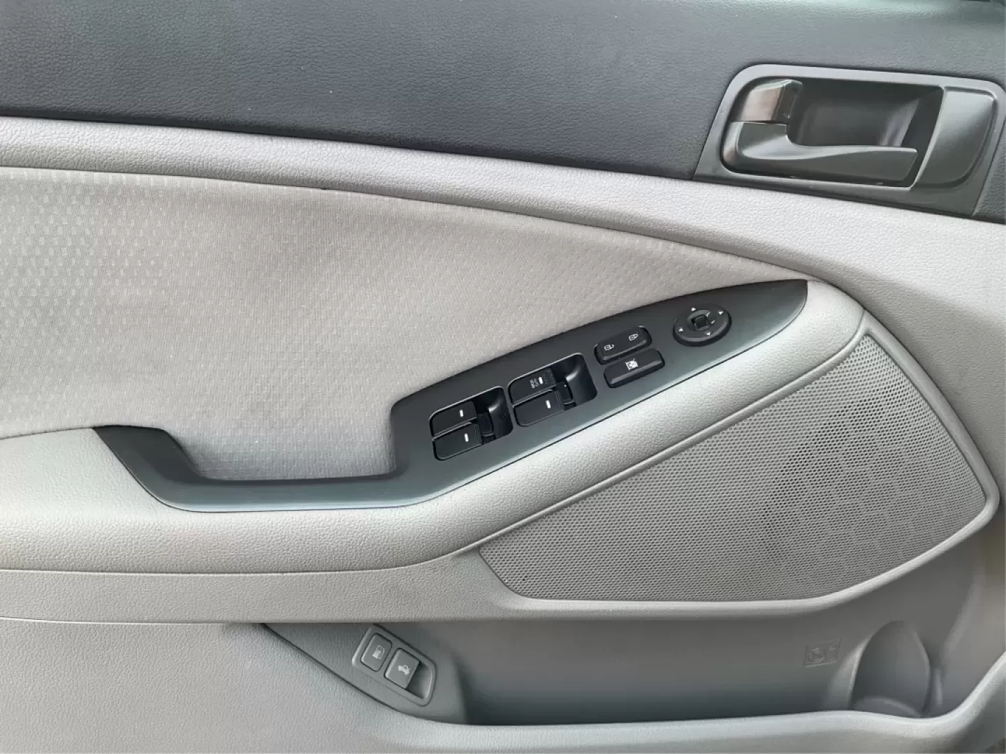 2015 Kia Optima LX (5XXGM4A77FG) with an Theta II 2.4L I-4 gasoline direct injection engine, located at 1099 N County Rd 25A , Troy, OH, 45373, (937) 908-9800, 40.057079, -84.212883 - Are you seeking a reliable and stylish vehicle that's perfect for your daily commute or weekend getaways? Look no further than this outstanding 2015 Kia Optima LX, available now at Advantage Car and Credit in Piqua, OH! This sleek sedan combines functionality and comfort, making it an ideal choice f - Photo#17