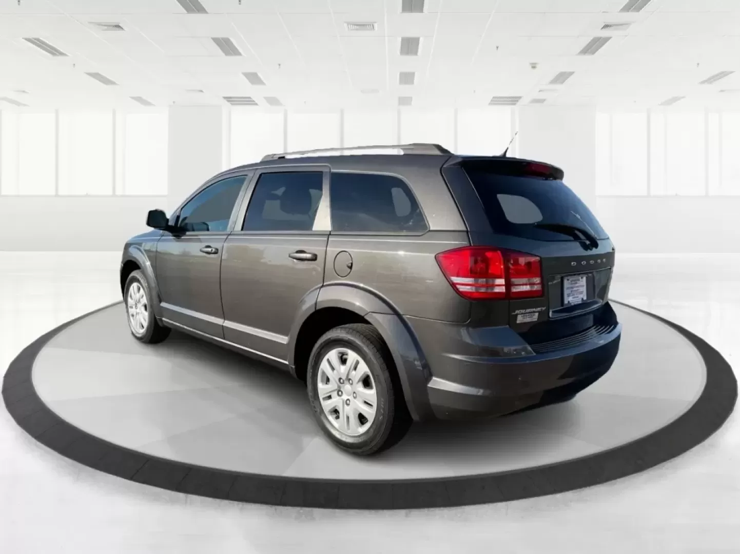 2016 Dodge Journey SE (3C4PDCAB8GT) with an Tigershark MultiAir 2.4L I-4 DOHC engine, located at 4508 South Dixie Dr, Moraine, OH, 45439, (937) 908-9800, 39.689976, -84.218452 - **Experience Life in Motion with the 2016 Dodge Journey SE SUV at Advantage Car and Credit - Moraine!**<br /> <br /> Are you ready to elevate your lifestyle? The 2016 Dodge Journey SE is the perfect blend of style, comfort, and versatility, making it the ideal SUV for growing families, weekend adven - Photo#3