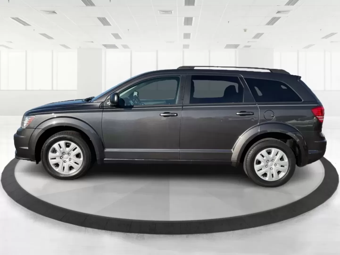 2016 Dodge Journey SE (3C4PDCAB8GT) with an Tigershark MultiAir 2.4L I-4 DOHC engine, located at 4508 South Dixie Dr, Moraine, OH, 45439, (937) 908-9800, 39.689976, -84.218452 - **Experience Life in Motion with the 2016 Dodge Journey SE SUV at Advantage Car and Credit - Moraine!**<br /> <br /> Are you ready to elevate your lifestyle? The 2016 Dodge Journey SE is the perfect blend of style, comfort, and versatility, making it the ideal SUV for growing families, weekend adven - Photo#4