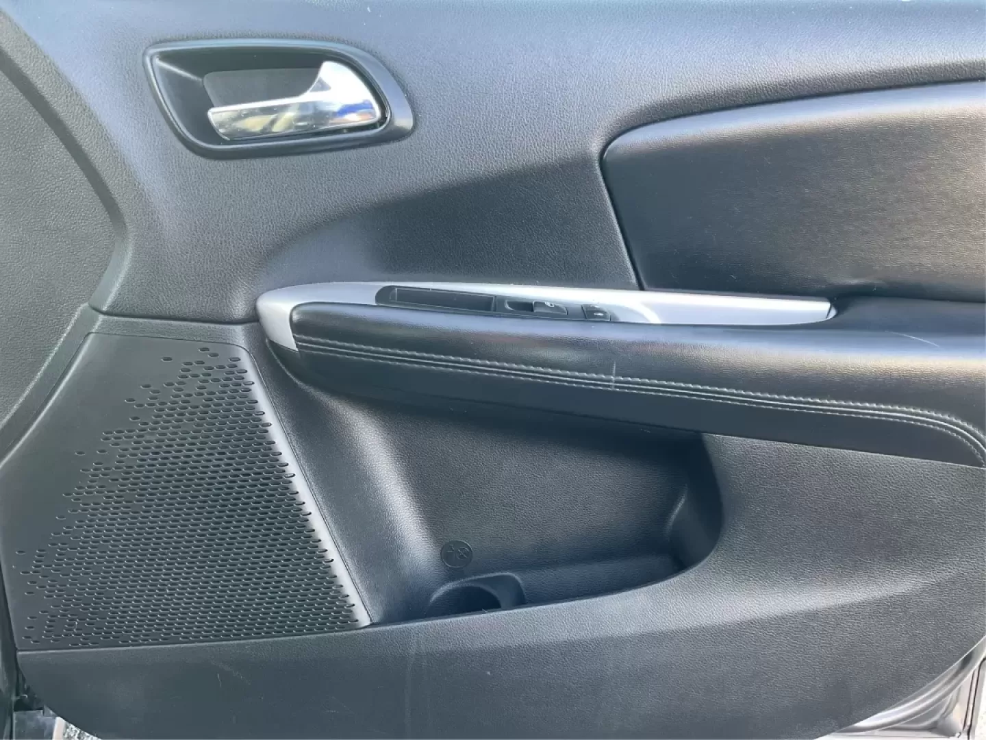 2016 Dodge Journey SE (3C4PDCAB8GT) with an Tigershark MultiAir 2.4L I-4 DOHC engine, located at 4508 South Dixie Dr, Moraine, OH, 45439, (937) 908-9800, 39.689976, -84.218452 - **Experience Life in Motion with the 2016 Dodge Journey SE SUV at Advantage Car and Credit - Moraine!**<br /> <br /> Are you ready to elevate your lifestyle? The 2016 Dodge Journey SE is the perfect blend of style, comfort, and versatility, making it the ideal SUV for growing families, weekend adven - Photo#18