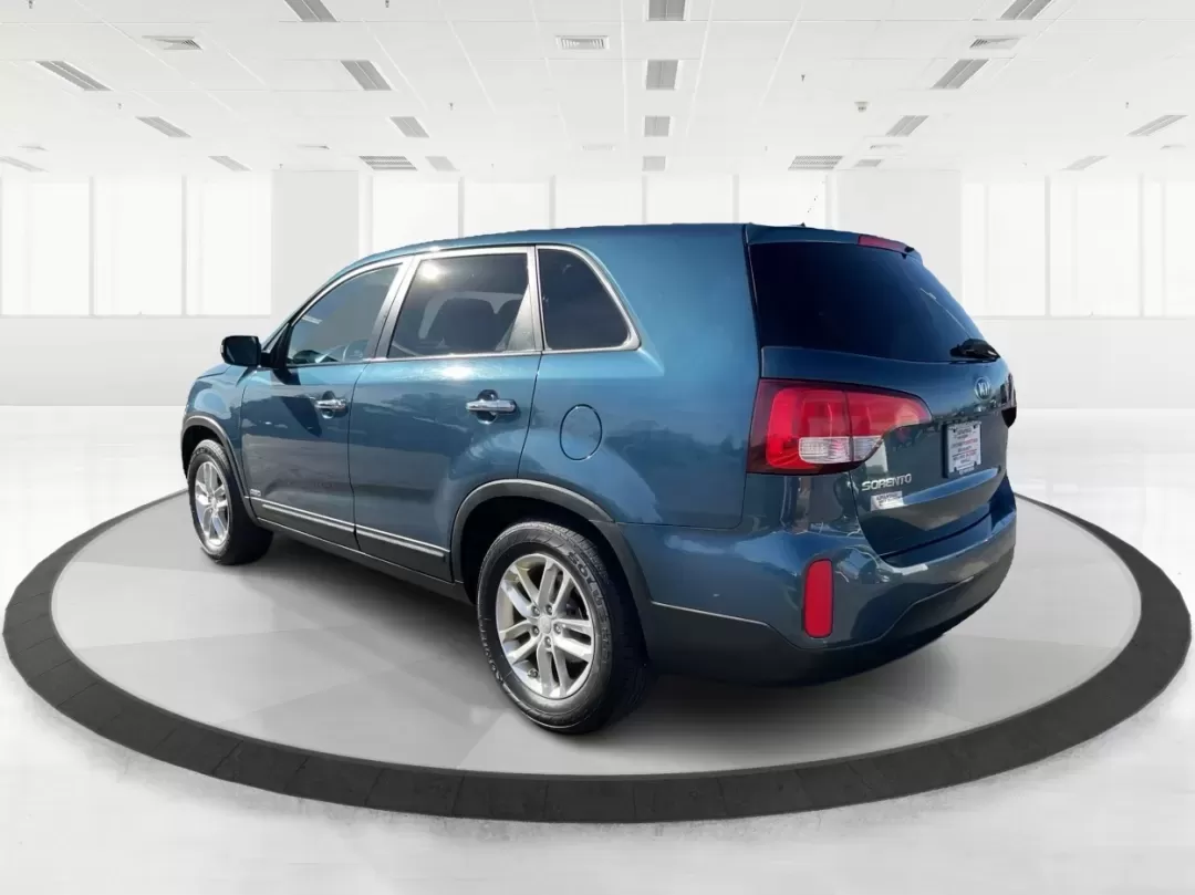2014 Kia Sorento LX (5XYKTCA66EG) with an 2.4L I-4 gasoline direct injection engine, located at 4508 South Dixie Dr, Moraine, OH, 45439, (937) 908-9800, 39.689976, -84.218452 - ### Adventure Awaits with the 2014 Kia Sorento LX at Advantage Car and Credit - Moraine!<br /> <br /> Are you ready to elevate your family outings, weekend getaways, or daily commutes? The **2014 Kia Sorento LX** is your ultimate companion for all adventures, blending comfort, functionality, and sty - Photo#3