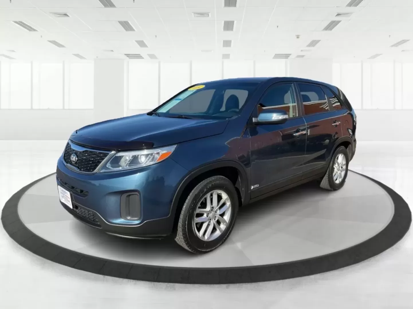 2014 Kia Sorento LX (5XYKTCA66EG) with an 2.4L I-4 gasoline direct injection engine, located at 4508 South Dixie Dr, Moraine, OH, 45439, (937) 908-9800, 39.689976, -84.218452 - ### Adventure Awaits with the 2014 Kia Sorento LX at Advantage Car and Credit - Moraine!<br /> <br /> Are you ready to elevate your family outings, weekend getaways, or daily commutes? The **2014 Kia Sorento LX** is your ultimate companion for all adventures, blending comfort, functionality, and sty - Photo#7