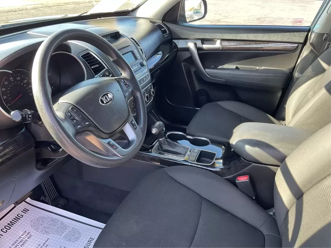 2014 Kia Sorento LX (5XYKTCA66EG) with an 2.4L I-4 gasoline direct injection engine, located at 4508 South Dixie Dr, Moraine, OH, 45439, (937) 908-9800, 39.689976, -84.218452 - ### Adventure Awaits with the 2014 Kia Sorento LX at Advantage Car and Credit - Moraine!<br /> <br /> Are you ready to elevate your family outings, weekend getaways, or daily commutes? The **2014 Kia Sorento LX** is your ultimate companion for all adventures, blending comfort, functionality, and sty - Photo#8