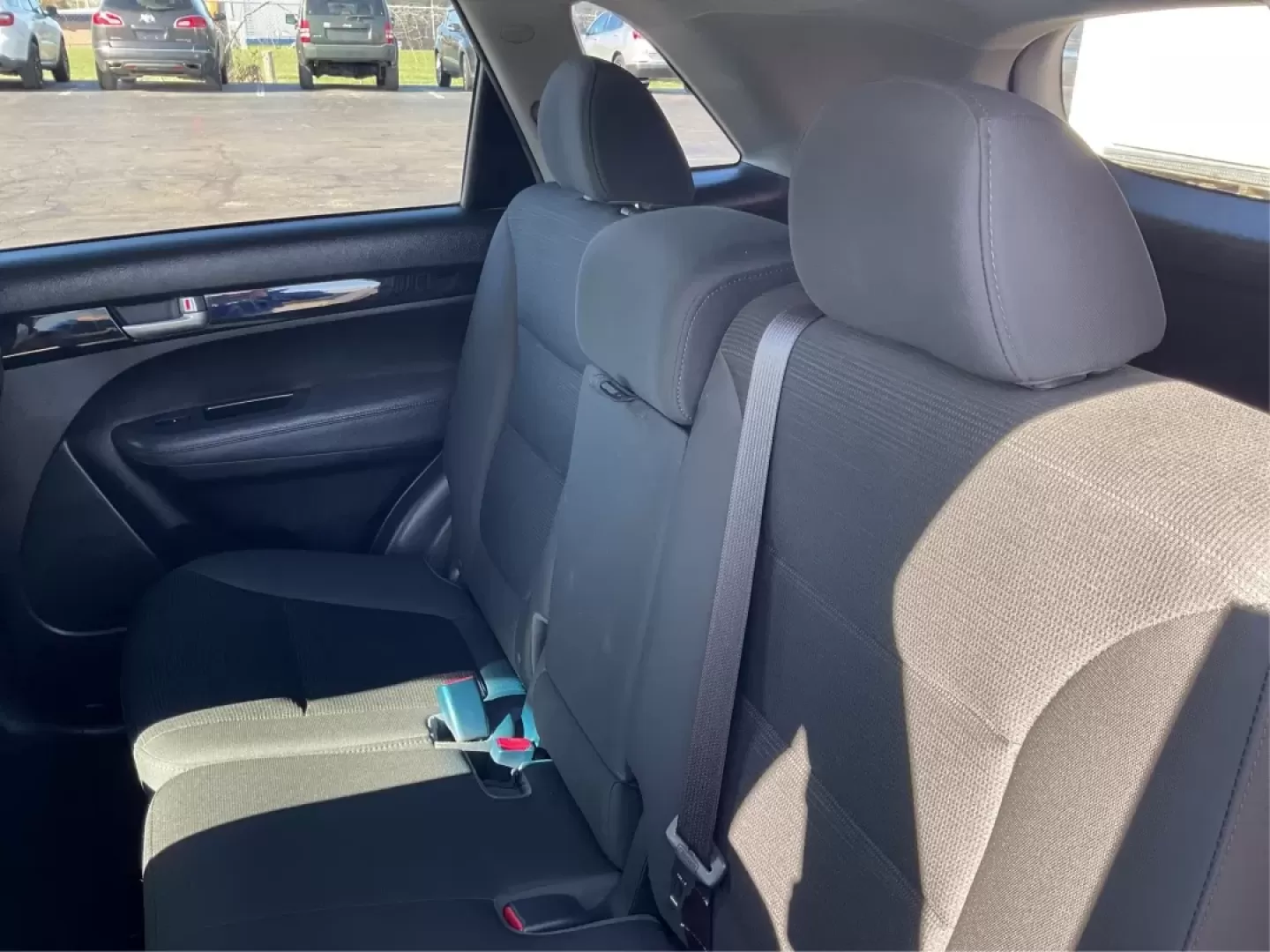 2014 Kia Sorento LX (5XYKTCA66EG) with an 2.4L I-4 gasoline direct injection engine, located at 4508 South Dixie Dr, Moraine, OH, 45439, (937) 908-9800, 39.689976, -84.218452 - ### Adventure Awaits with the 2014 Kia Sorento LX at Advantage Car and Credit - Moraine!<br /> <br /> Are you ready to elevate your family outings, weekend getaways, or daily commutes? The **2014 Kia Sorento LX** is your ultimate companion for all adventures, blending comfort, functionality, and sty - Photo#9