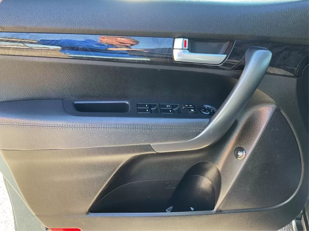 2014 Kia Sorento LX (5XYKTCA66EG) with an 2.4L I-4 gasoline direct injection engine, located at 4508 South Dixie Dr, Moraine, OH, 45439, (937) 908-9800, 39.689976, -84.218452 - ### Adventure Awaits with the 2014 Kia Sorento LX at Advantage Car and Credit - Moraine!<br /> <br /> Are you ready to elevate your family outings, weekend getaways, or daily commutes? The **2014 Kia Sorento LX** is your ultimate companion for all adventures, blending comfort, functionality, and sty - Photo#16