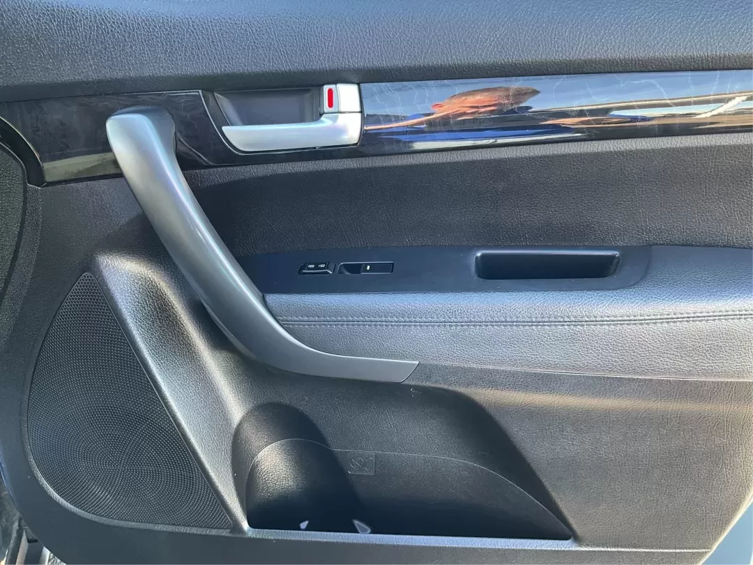 2014 Kia Sorento LX (5XYKTCA66EG) with an 2.4L I-4 gasoline direct injection engine, located at 4508 South Dixie Dr, Moraine, OH, 45439, (937) 908-9800, 39.689976, -84.218452 - ### Adventure Awaits with the 2014 Kia Sorento LX at Advantage Car and Credit - Moraine!<br /> <br /> Are you ready to elevate your family outings, weekend getaways, or daily commutes? The **2014 Kia Sorento LX** is your ultimate companion for all adventures, blending comfort, functionality, and sty - Photo#17