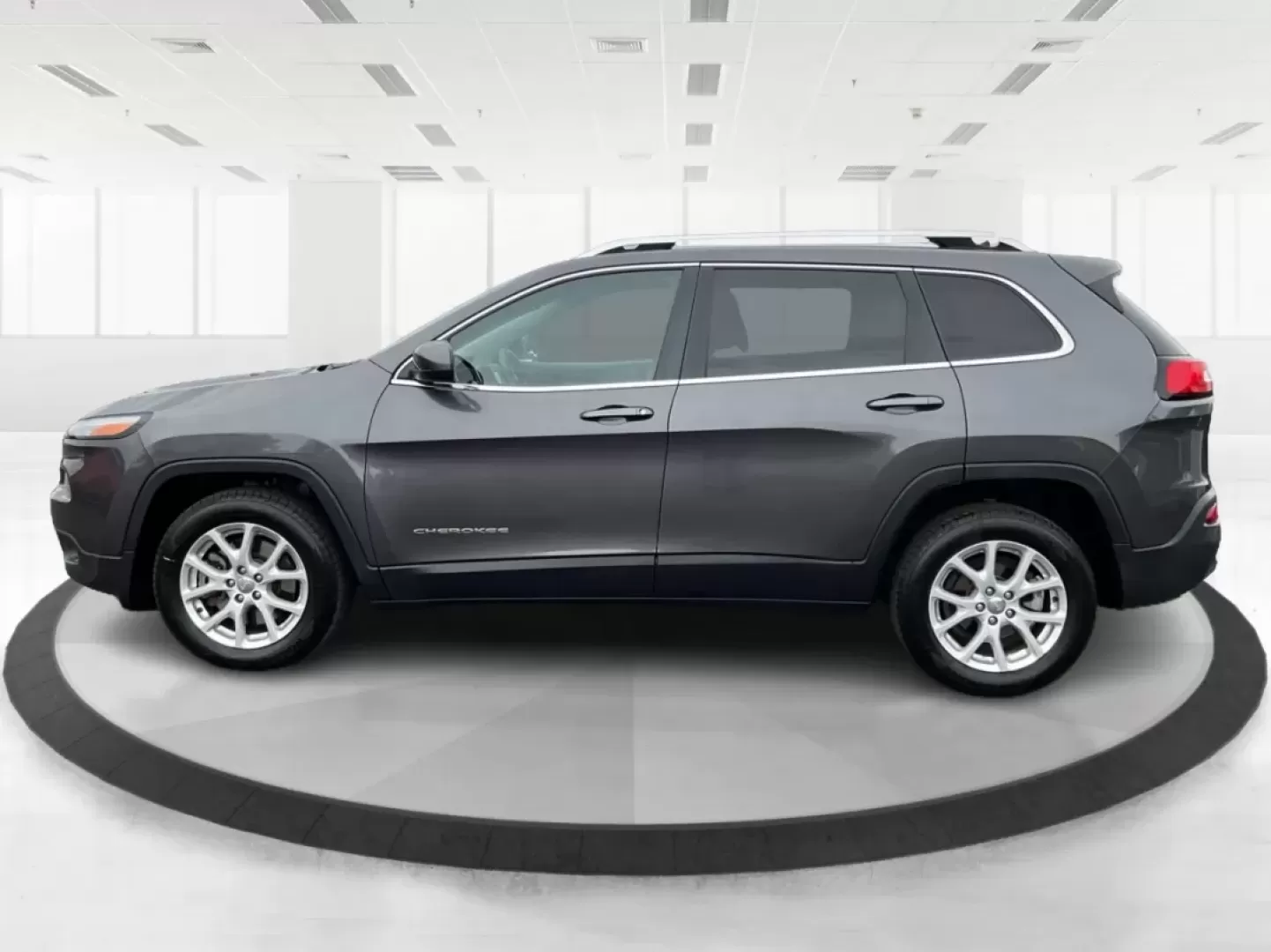 2014 Jeep Cherokee Latitude (1C4PJLCB1EW) with an Other engine, located at 1951 S Dayton Lakeview Rd., New Carlisle, OH, 45344, (937) 908-9800, 39.890999, -84.050255 - **Explore Adventure with the 2014 Jeep Cherokee Latitude at Advantage Car and Credit!**<br /> <br /> Are you ready to elevate your weekend adventures or enhance your daily commute? Look no further than this stunning 2014 Jeep Cherokee Latitude, available now at Advantage Car and Credit in New Carlis - Photo#5