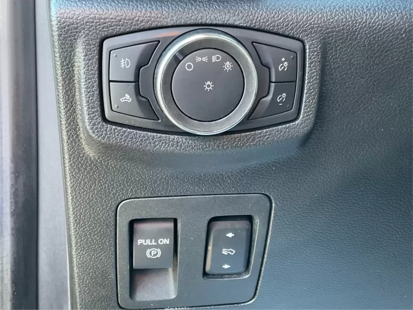 2015 Ford F-150 LARIAT (1FTEX1EPXFF) with an Other engine, located at 4508 South Dixie Dr, Moraine, OH, 45439, (937) 908-9800, 39.689976, -84.218452 - **Discover Adventure with the 2015 Ford F-150 LARIAT at Advantage Car and Credit - Moraine!**<br /> <br /> Are you ready to elevate your lifestyle and take on new adventures? Imagine the freedom of hitting the open road, whether it's for weekend camping trips, hauling gear for your favorite hobbies, - Photo#16