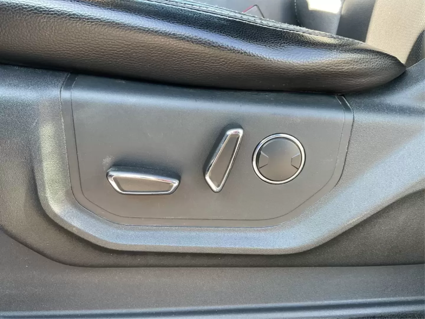 2015 Ford F-150 LARIAT (1FTEX1EPXFF) with an Other engine, located at 4508 South Dixie Dr, Moraine, OH, 45439, (937) 908-9800, 39.689976, -84.218452 - **Discover Adventure with the 2015 Ford F-150 LARIAT at Advantage Car and Credit - Moraine!**<br /> <br /> Are you ready to elevate your lifestyle and take on new adventures? Imagine the freedom of hitting the open road, whether it's for weekend camping trips, hauling gear for your favorite hobbies, - Photo#17