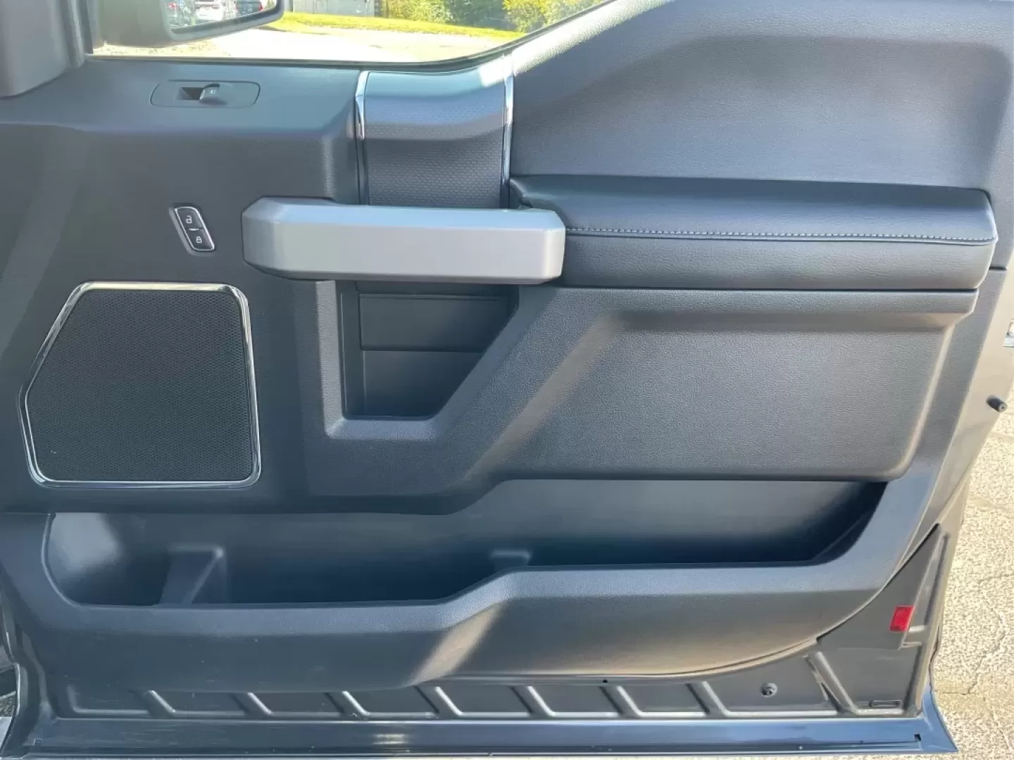 2015 Ford F-150 LARIAT (1FTEX1EPXFF) with an Other engine, located at 4508 South Dixie Dr, Moraine, OH, 45439, (937) 908-9800, 39.689976, -84.218452 - **Discover Adventure with the 2015 Ford F-150 LARIAT at Advantage Car and Credit - Moraine!**<br /> <br /> Are you ready to elevate your lifestyle and take on new adventures? Imagine the freedom of hitting the open road, whether it's for weekend camping trips, hauling gear for your favorite hobbies, - Photo#19