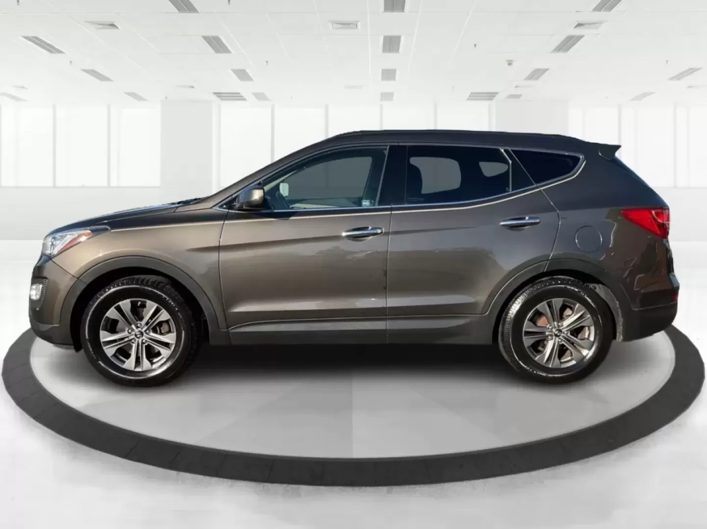 2014 Hyundai Santa Fe 2.4L (5XYZUDLBXEG) with an Theta II 2.4L I-4 gasoline direct injection engine, located at 8750 N County Rd 25A, Piqua, OH, 45356, (937) 908-9800, 40.164391, -84.232513 - **Explore New Adventures in the 2014 Hyundai Santa Fe from Advantage Car and Credit - Piqua!**<br /> <br /> Are you ready to elevate your family outings or weekend adventures? Look no further than this stunning 2014 Hyundai Santa Fe, perfect for those who crave both comfort and versatility in their - Photo#5