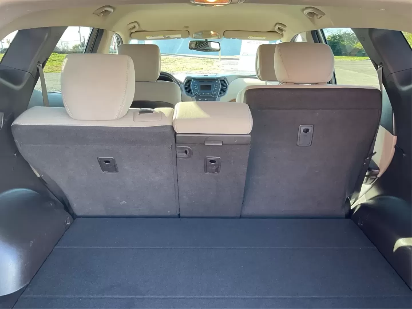 2014 Hyundai Santa Fe 2.4L (5XYZUDLBXEG) with an Theta II 2.4L I-4 gasoline direct injection engine, located at 8750 N County Rd 25A, Piqua, OH, 45356, (937) 908-9800, 40.164391, -84.232513 - **Explore New Adventures in the 2014 Hyundai Santa Fe from Advantage Car and Credit - Piqua!**<br /> <br /> Are you ready to elevate your family outings or weekend adventures? Look no further than this stunning 2014 Hyundai Santa Fe, perfect for those who crave both comfort and versatility in their - Photo#12