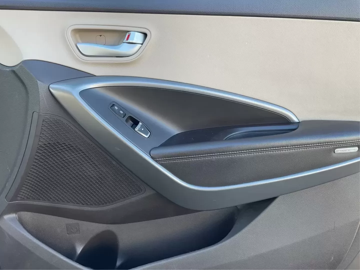 2014 Hyundai Santa Fe 2.4L (5XYZUDLBXEG) with an Theta II 2.4L I-4 gasoline direct injection engine, located at 8750 N County Rd 25A, Piqua, OH, 45356, (937) 908-9800, 40.164391, -84.232513 - **Explore New Adventures in the 2014 Hyundai Santa Fe from Advantage Car and Credit - Piqua!**<br /> <br /> Are you ready to elevate your family outings or weekend adventures? Look no further than this stunning 2014 Hyundai Santa Fe, perfect for those who crave both comfort and versatility in their - Photo#19