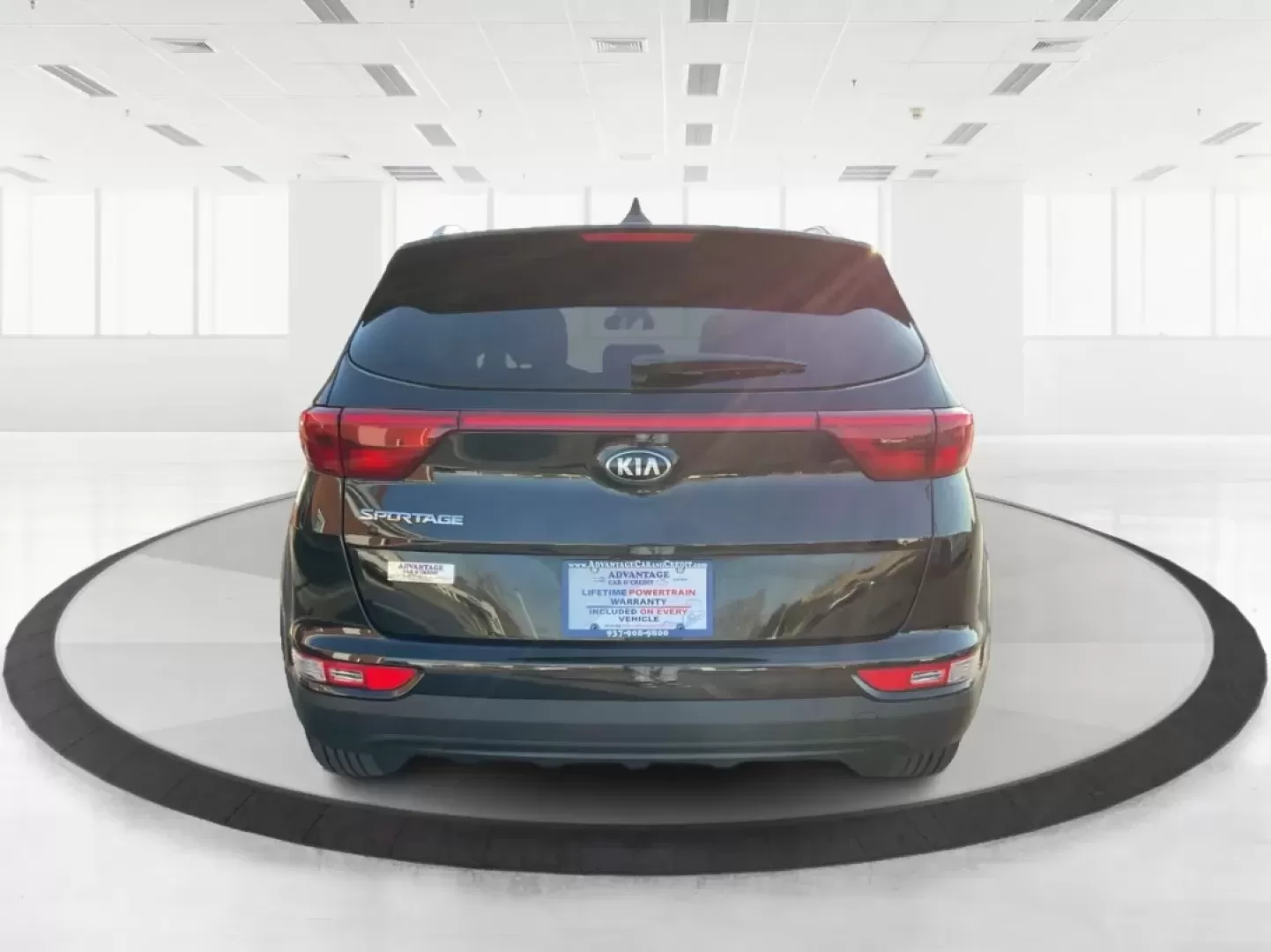 2017 Kia Sportage LX (KNDPMCACXH7) with an Theta II 2.4L I-4 gasoline direct injection engine, located at 880 E. National Road, Vandalia, OH, 45377, (937) 908-9800, 39.891918, -84.183594 - **Adventure Awaits with the 2017 Kia Sportage LX Perfect for Your Next Family Road Trip!**<br /> <br /> Looking for a reliable, stylish, and versatile vehicle that's ideal for everything from family outings to weekend getaways? Look no further than the 2017 Kia Sportage LX, available now at Advanta - Photo#3