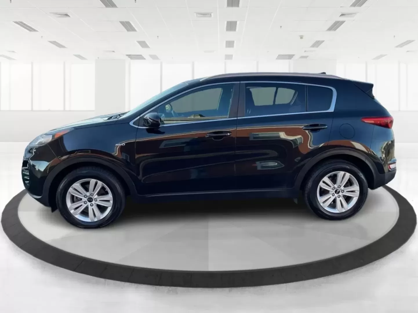 2017 Kia Sportage LX (KNDPMCACXH7) with an Theta II 2.4L I-4 gasoline direct injection engine, located at 880 E. National Road, Vandalia, OH, 45377, (937) 908-9800, 39.891918, -84.183594 - **Adventure Awaits with the 2017 Kia Sportage LX Perfect for Your Next Family Road Trip!**<br /> <br /> Looking for a reliable, stylish, and versatile vehicle that's ideal for everything from family outings to weekend getaways? Look no further than the 2017 Kia Sportage LX, available now at Advanta - Photo#5