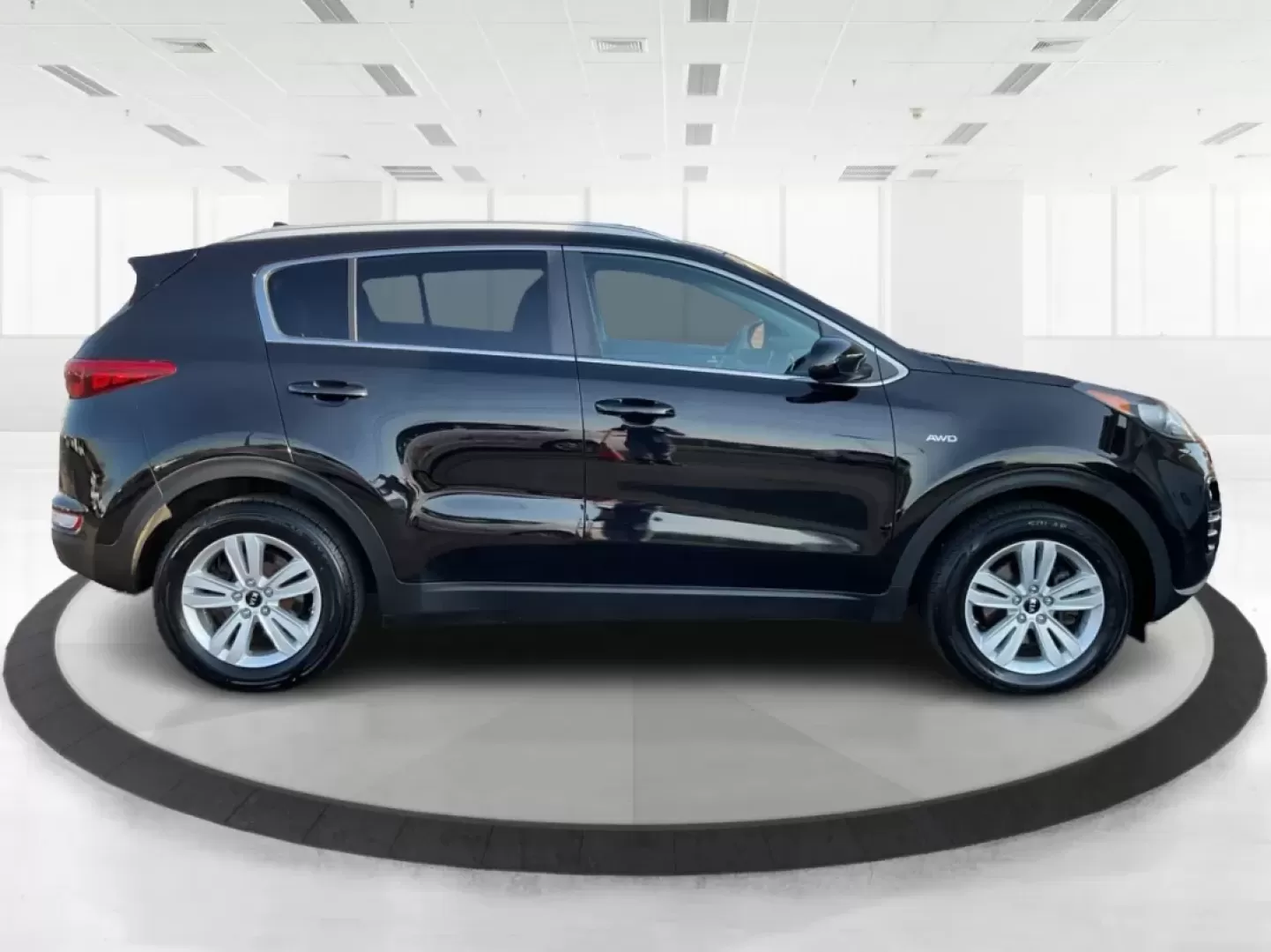 2017 Kia Sportage LX (KNDPMCACXH7) with an Theta II 2.4L I-4 gasoline direct injection engine, located at 4508 South Dixie Dr, Moraine, OH, 45439, (937) 908-9800, 39.689976, -84.218452 - **Adventure Awaits with the 2017 Kia Sportage LX Perfect for Your Next Family Road Trip!**<br /> <br /> Looking for a reliable, stylish, and versatile vehicle that's ideal for everything from family outings to weekend getaways? Look no further than the 2017 Kia Sportage LX, available now at Advanta - Photo#1
