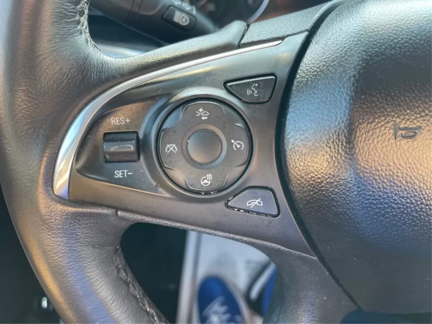 2018 Buick Enclave Premium (5GAEVBKW7JJ) with an 3.6L V-6 gasoline direct injection engine, located at 4508 South Dixie Dr, Moraine, OH, 45439, (937) 908-9800, 39.689976, -84.218452 - **Adventure Awaits with the 2018 Buick Enclave - Perfect for Family Road Trips!**<br /> <br /> If you're looking for the ideal family vehicle that can handle both your daily commutes and weekend adventures, look no further than this stunning 2018 Buick Enclave, now available at Advantage Car and Cre - Photo#15