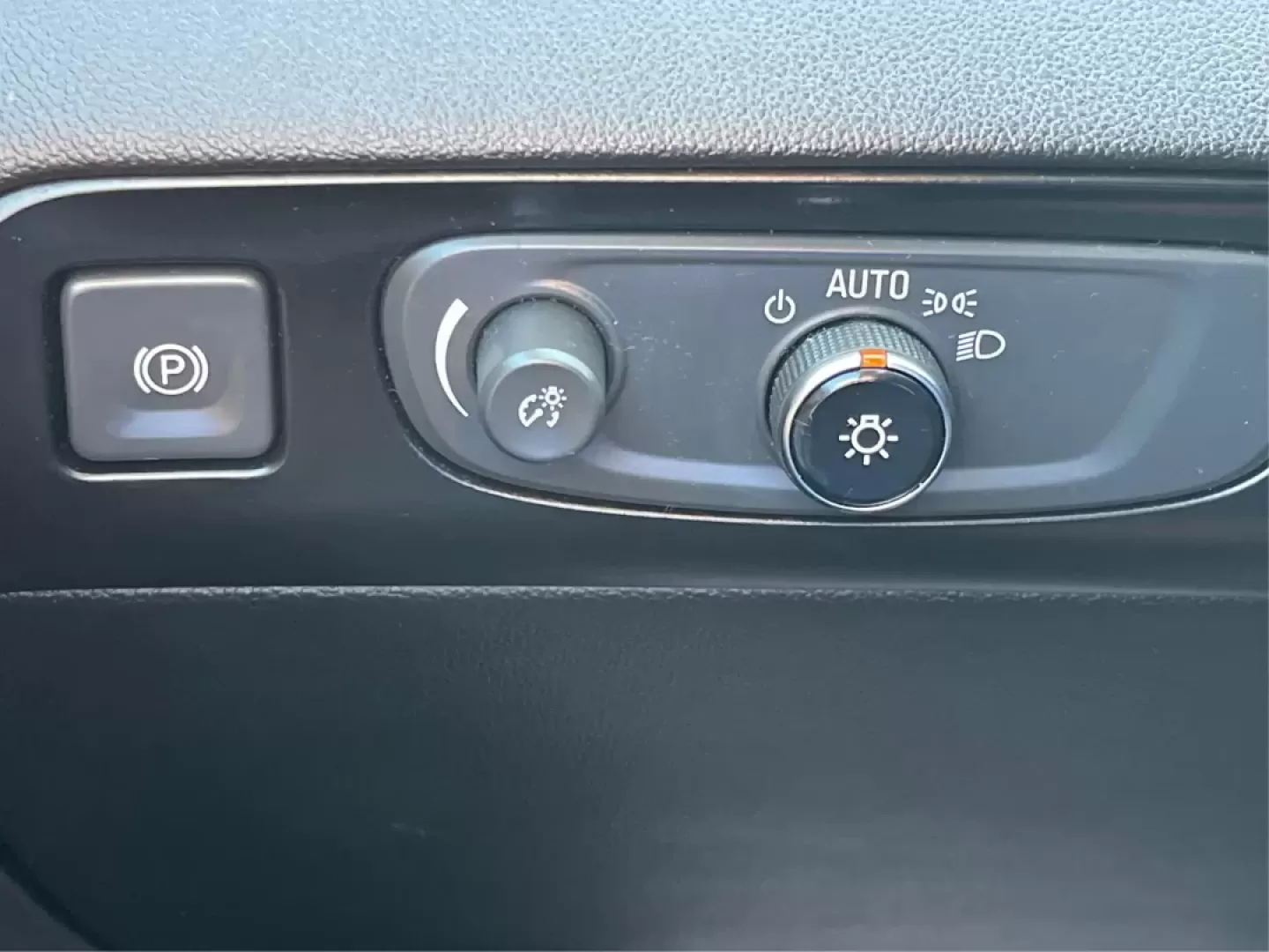 2018 Buick Enclave Premium (5GAEVBKW7JJ) with an 3.6L V-6 gasoline direct injection engine, located at 4508 South Dixie Dr, Moraine, OH, 45439, (937) 908-9800, 39.689976, -84.218452 - **Adventure Awaits with the 2018 Buick Enclave - Perfect for Family Road Trips!**<br /> <br /> If you're looking for the ideal family vehicle that can handle both your daily commutes and weekend adventures, look no further than this stunning 2018 Buick Enclave, now available at Advantage Car and Cre - Photo#16