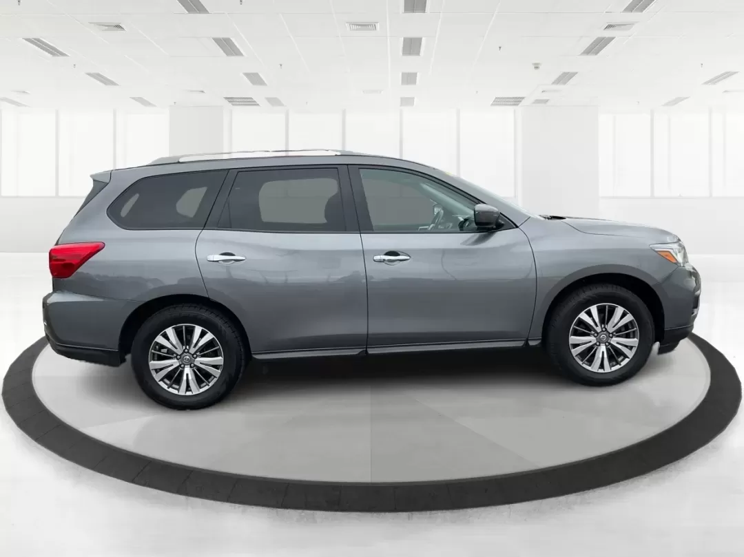 2018 Nissan Pathfinder SV (5N1DR2MM1JC) with an 3.5L V-6 gasoline direct injection engine, located at 880 E. National Road, Vandalia, OH, 45377, (937) 908-9800, 39.891918, -84.183594 - Are you ready to elevate your family adventures or weekend getaways? Look no further than the 2018 Nissan Pathfinder SV, available now at Advantage Car and Credit in Vandalia, OH. Perfectly designed for growing families, this spacious SUV is not only a reliable daily driver but also an ideal compani - Photo#1