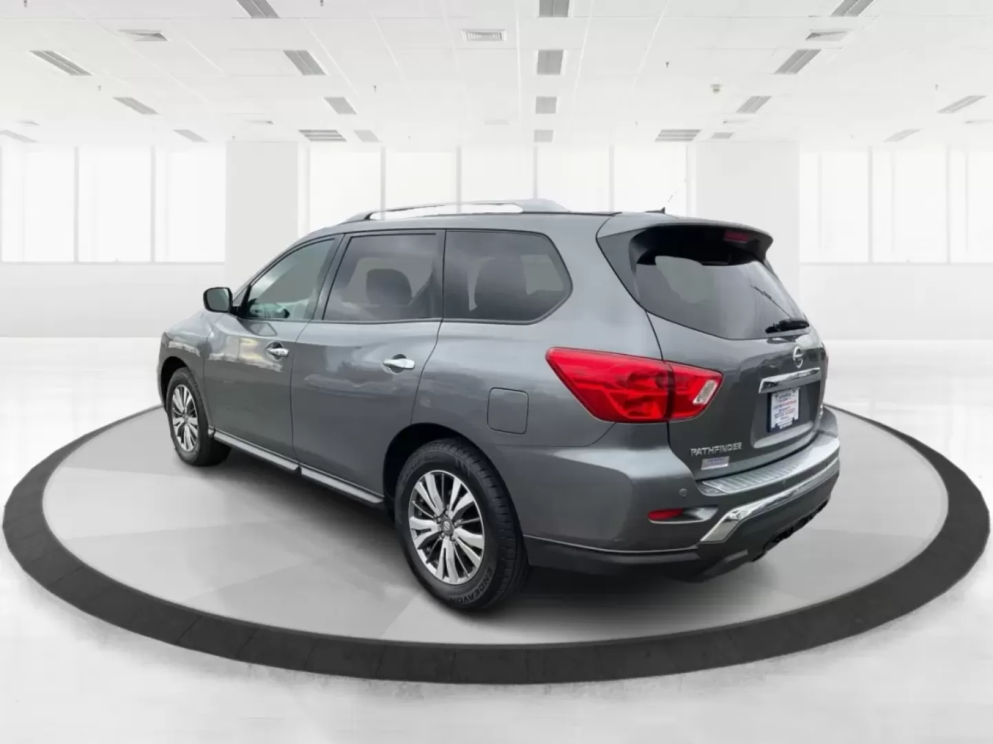 2018 Nissan Pathfinder SV (5N1DR2MM1JC) with an 3.5L V-6 gasoline direct injection engine, located at 880 E. National Road, Vandalia, OH, 45377, (937) 908-9800, 39.891918, -84.183594 - Are you ready to elevate your family adventures or weekend getaways? Look no further than the 2018 Nissan Pathfinder SV, available now at Advantage Car and Credit in Vandalia, OH. Perfectly designed for growing families, this spacious SUV is not only a reliable daily driver but also an ideal compani - Photo#4