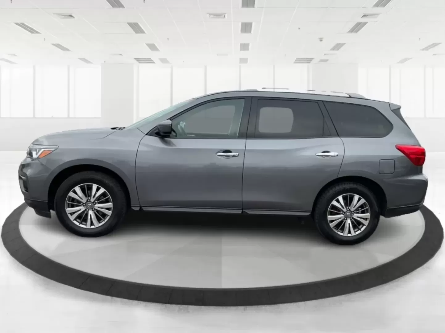 2018 Nissan Pathfinder SV (5N1DR2MM1JC) with an 3.5L V-6 gasoline direct injection engine, located at 880 E. National Road, Vandalia, OH, 45377, (937) 908-9800, 39.891918, -84.183594 - Are you ready to elevate your family adventures or weekend getaways? Look no further than the 2018 Nissan Pathfinder SV, available now at Advantage Car and Credit in Vandalia, OH. Perfectly designed for growing families, this spacious SUV is not only a reliable daily driver but also an ideal compani - Photo#5