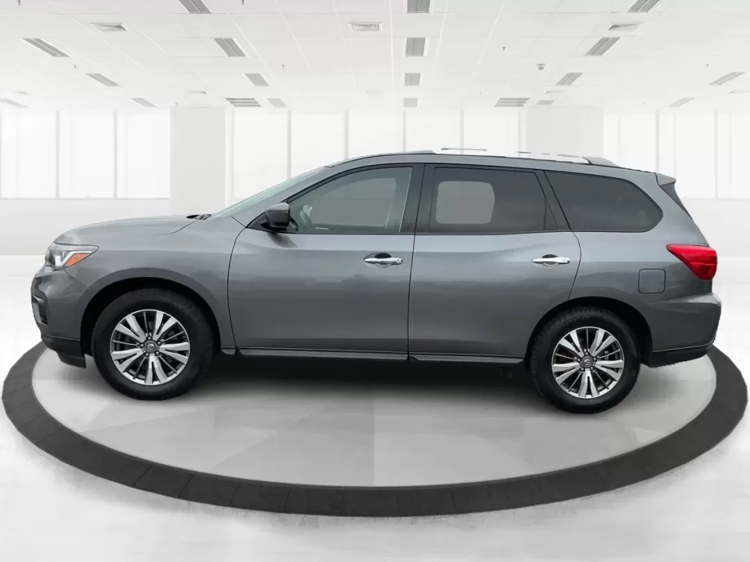 2018 Nissan Pathfinder SV (5N1DR2MM1JC) with an 3.5L V-6 gasoline direct injection engine, located at 880 E. National Road, Vandalia, OH, 45377, (937) 908-9800, 39.891918, -84.183594 - Are you ready to elevate your family adventures or weekend getaways? Look no further than the 2018 Nissan Pathfinder SV, available now at Advantage Car and Credit in Vandalia, OH. Perfectly designed for growing families, this spacious SUV is not only a reliable daily driver but also an ideal compani - Photo#5