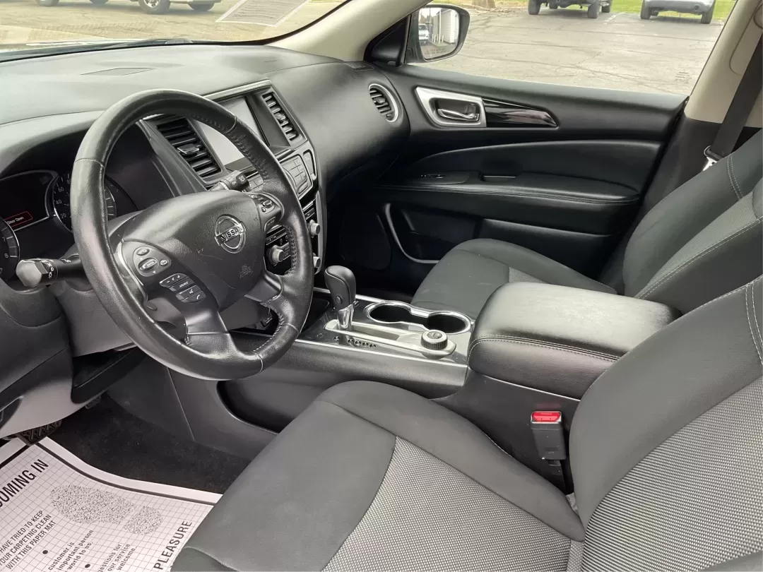 2018 Nissan Pathfinder SV (5N1DR2MM1JC) with an 3.5L V-6 gasoline direct injection engine, located at 880 E. National Road, Vandalia, OH, 45377, (937) 908-9800, 39.891918, -84.183594 - Are you ready to elevate your family adventures or weekend getaways? Look no further than the 2018 Nissan Pathfinder SV, available now at Advantage Car and Credit in Vandalia, OH. Perfectly designed for growing families, this spacious SUV is not only a reliable daily driver but also an ideal compani - Photo#9