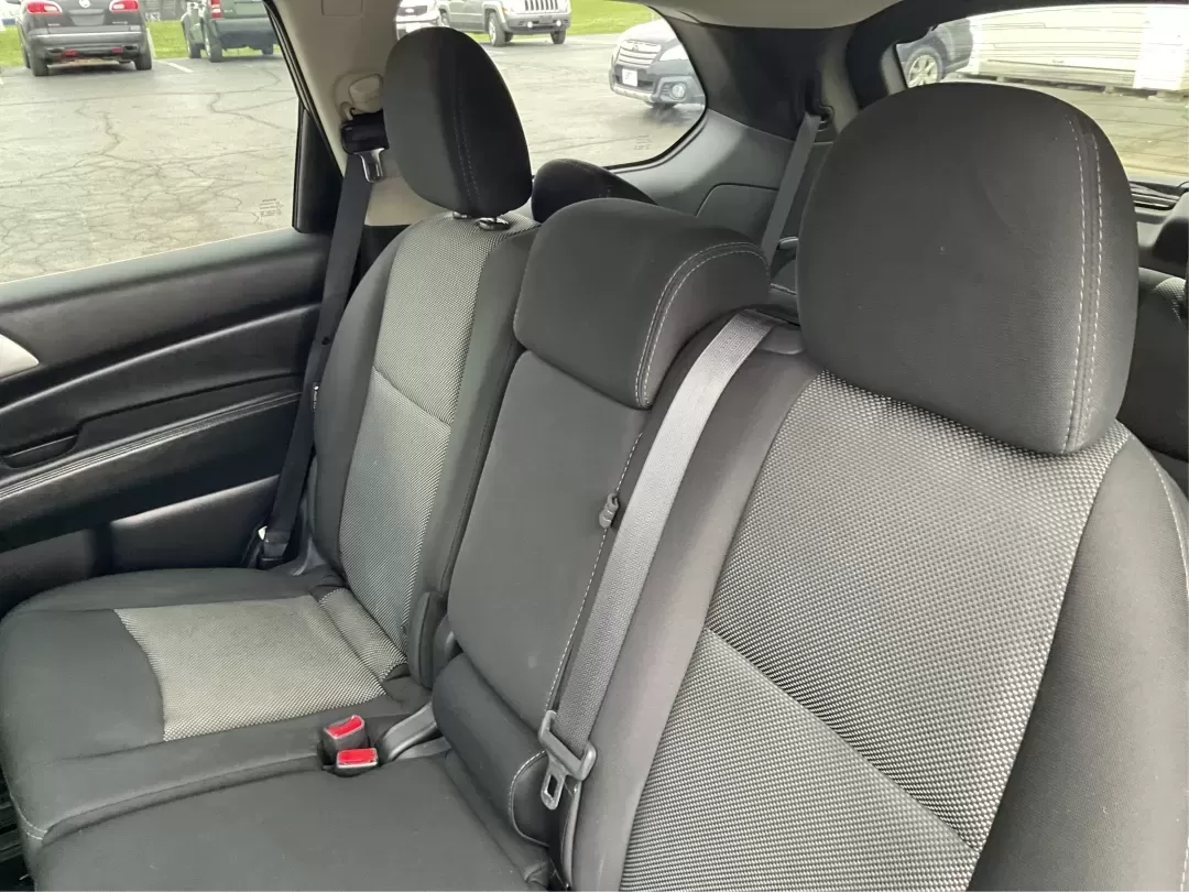 2018 Nissan Pathfinder SV (5N1DR2MM1JC) with an 3.5L V-6 gasoline direct injection engine, located at 880 E. National Road, Vandalia, OH, 45377, (937) 908-9800, 39.891918, -84.183594 - Are you ready to elevate your family adventures or weekend getaways? Look no further than the 2018 Nissan Pathfinder SV, available now at Advantage Car and Credit in Vandalia, OH. Perfectly designed for growing families, this spacious SUV is not only a reliable daily driver but also an ideal compani - Photo#10