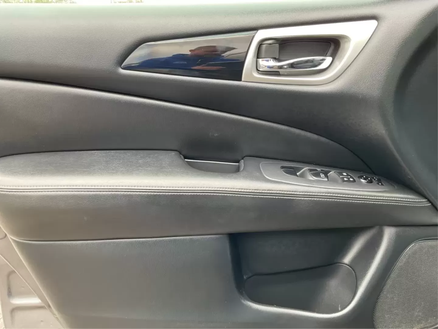 2018 Nissan Pathfinder SV (5N1DR2MM1JC) with an 3.5L V-6 gasoline direct injection engine, located at 4508 South Dixie Dr, Moraine, OH, 45439, (937) 908-9800, 39.689976, -84.218452 - Are you ready to elevate your family adventures or weekend getaways? Look no further than the 2018 Nissan Pathfinder SV, available now at Advantage Car and Credit in Vandalia, OH. Perfectly designed for growing families, this spacious SUV is not only a reliable daily driver but also an ideal compani - Photo#18