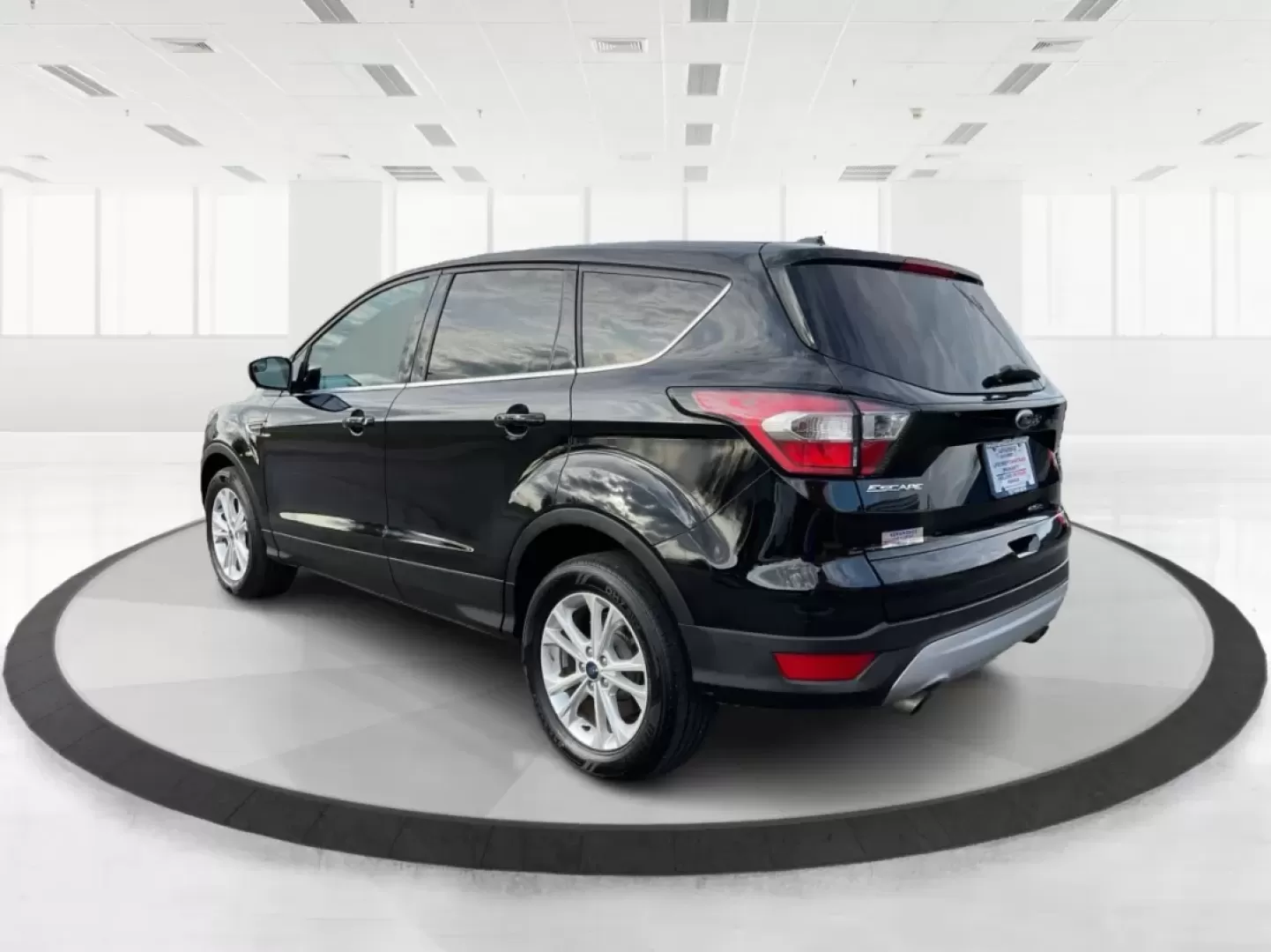 2017 Ford Escape SE (1FMCU9GD3HU) with an Other engine, located at 8750 N County Rd 25A, Piqua, OH, 45356, (937) 908-9800, 40.164391, -84.232513 - **Discover the Perfect SUV for Your Next Adventure!**<br /> <br /> Are you ready to elevate your lifestyle with a vehicle that can handle everything from daily commutes to weekend getaways? Look no further than the 2017 Ford Escape SE, now available at Advantage Car and Credit - Piqua. Located at 87 - Photo#4
