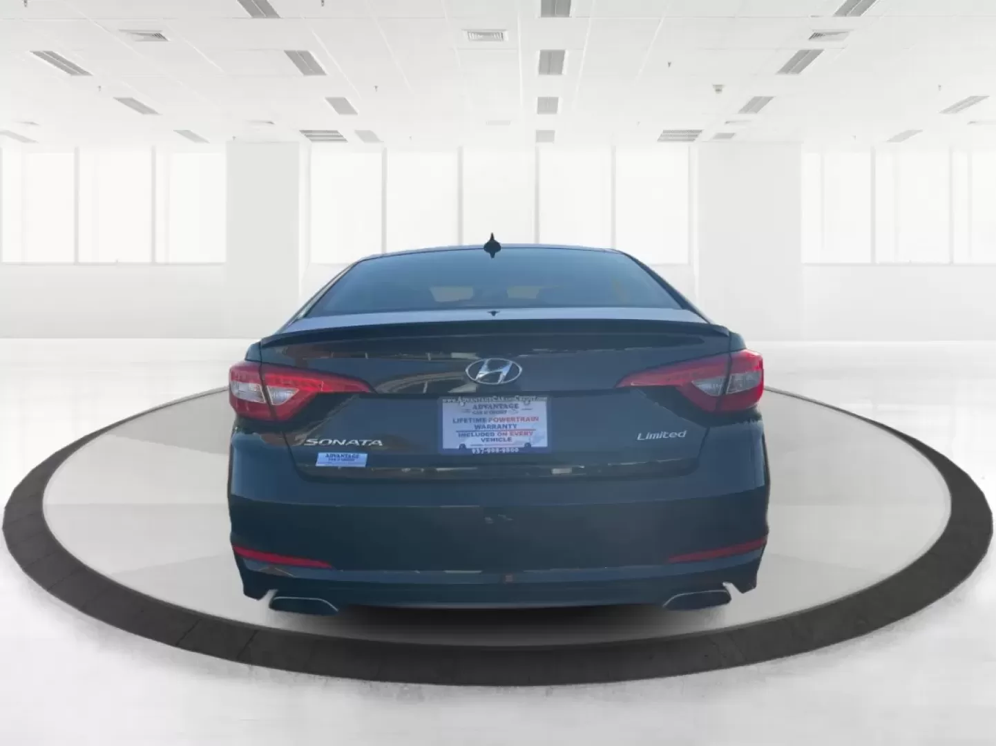 2015 Hyundai Sonata Limited (5NPE34AF7FH) with an 2.4L I-4 gasoline direct injection engine, located at 880 E. National Road, Vandalia, OH, 45377, (937) 908-9800, 39.891918, -84.183594 - **Unleash a New Lifestyle with the 2015 Hyundai Sonata Limited Your Perfect Sedan Awaits!**<br /> <br /> Are you ready to elevate your daily commute or weekend getaways? The 2015 Hyundai Sonata Limited, available at Advantage Car and Credit in Vandalia, OH, is designed with your lifestyle in mind. - Photo#3