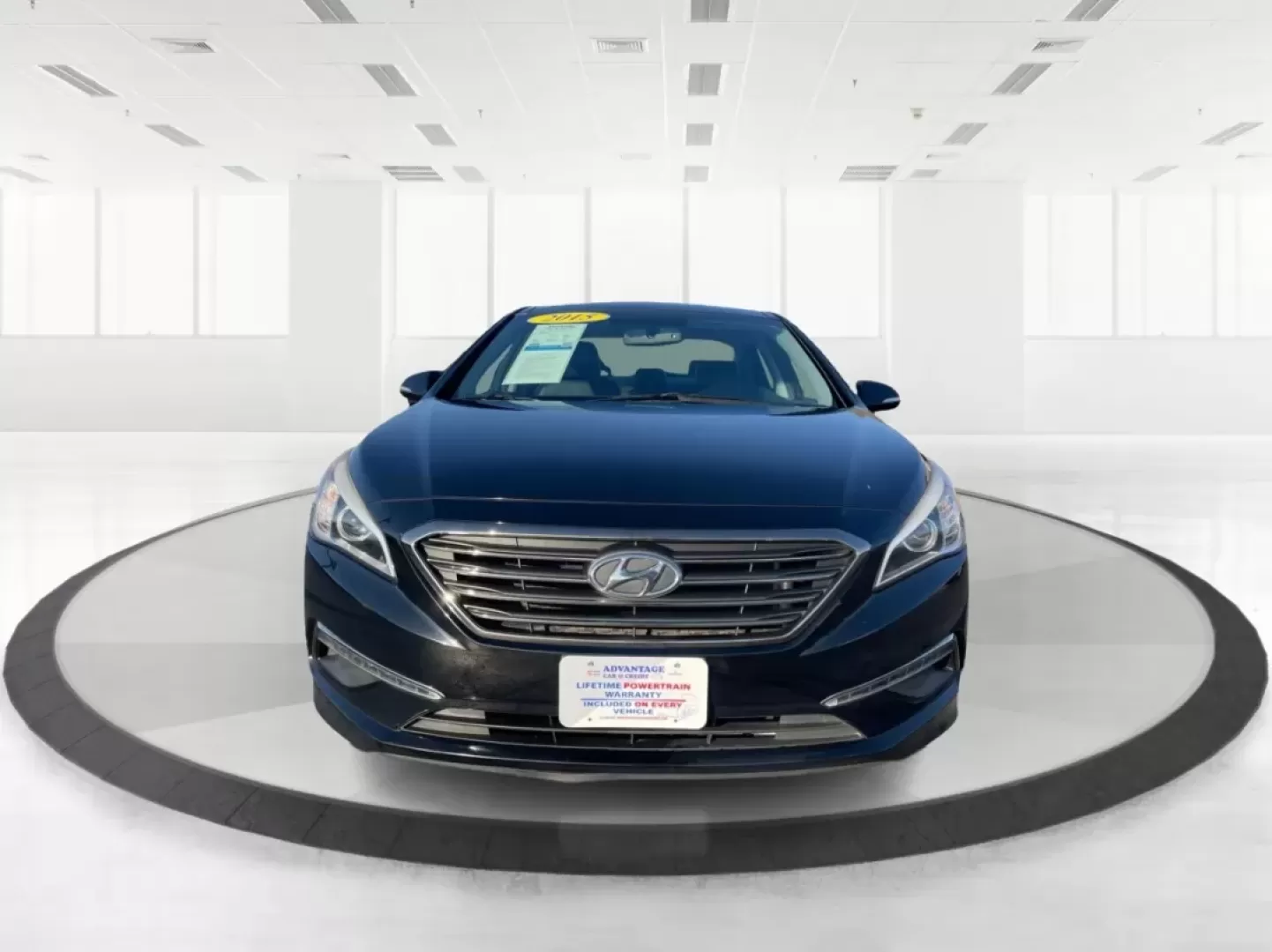 2015 Hyundai Sonata Limited (5NPE34AF7FH) with an 2.4L I-4 gasoline direct injection engine, located at 880 E. National Road, Vandalia, OH, 45377, (937) 908-9800, 39.891918, -84.183594 - **Unleash a New Lifestyle with the 2015 Hyundai Sonata Limited Your Perfect Sedan Awaits!**<br /> <br /> Are you ready to elevate your daily commute or weekend getaways? The 2015 Hyundai Sonata Limited, available at Advantage Car and Credit in Vandalia, OH, is designed with your lifestyle in mind. - Photo#7