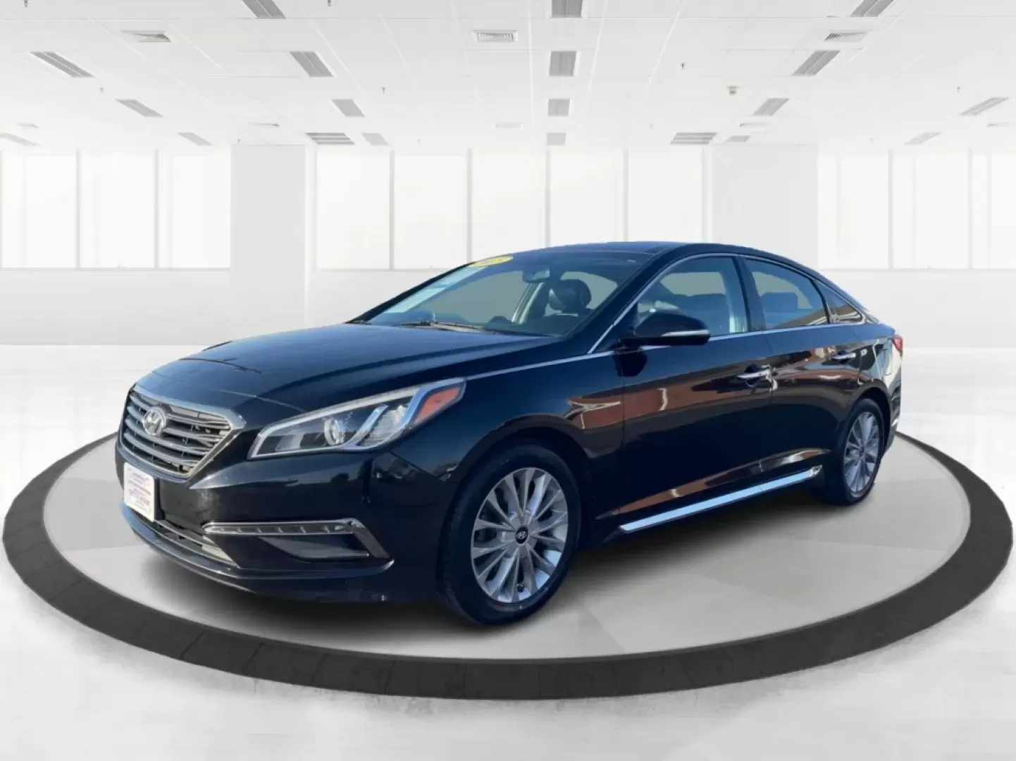 2015 Hyundai Sonata Limited (5NPE34AF7FH) with an 2.4L I-4 gasoline direct injection engine, located at 880 E. National Road, Vandalia, OH, 45377, (937) 908-9800, 39.891918, -84.183594 - **Unleash a New Lifestyle with the 2015 Hyundai Sonata Limited Your Perfect Sedan Awaits!**<br /> <br /> Are you ready to elevate your daily commute or weekend getaways? The 2015 Hyundai Sonata Limited, available at Advantage Car and Credit in Vandalia, OH, is designed with your lifestyle in mind. - Photo#8