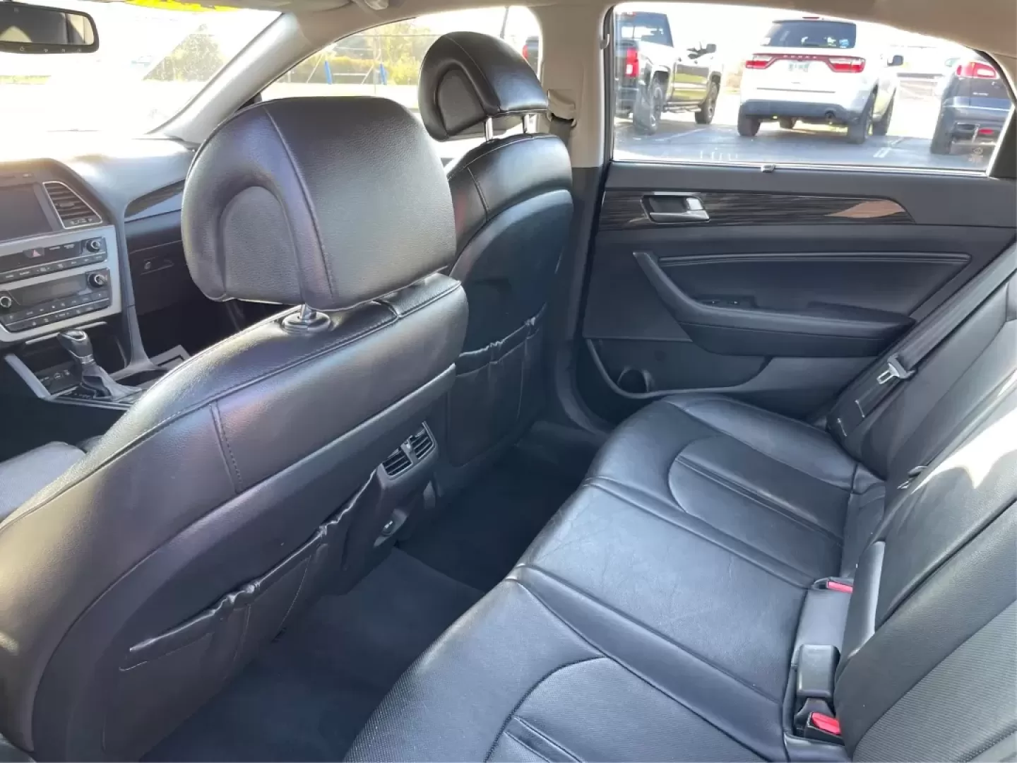 2015 Hyundai Sonata Limited (5NPE34AF7FH) with an 2.4L I-4 gasoline direct injection engine, located at 880 E. National Road, Vandalia, OH, 45377, (937) 908-9800, 39.891918, -84.183594 - **Unleash a New Lifestyle with the 2015 Hyundai Sonata Limited Your Perfect Sedan Awaits!**<br /> <br /> Are you ready to elevate your daily commute or weekend getaways? The 2015 Hyundai Sonata Limited, available at Advantage Car and Credit in Vandalia, OH, is designed with your lifestyle in mind. - Photo#10