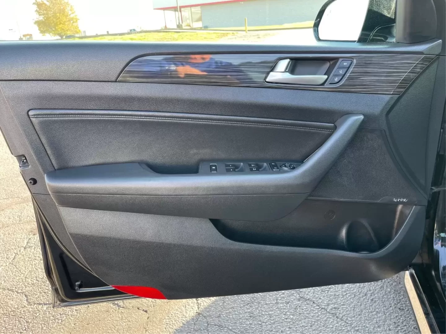 2015 Hyundai Sonata Limited (5NPE34AF7FH) with an 2.4L I-4 gasoline direct injection engine, located at 880 E. National Road, Vandalia, OH, 45377, (937) 908-9800, 39.891918, -84.183594 - **Unleash a New Lifestyle with the 2015 Hyundai Sonata Limited Your Perfect Sedan Awaits!**<br /> <br /> Are you ready to elevate your daily commute or weekend getaways? The 2015 Hyundai Sonata Limited, available at Advantage Car and Credit in Vandalia, OH, is designed with your lifestyle in mind. - Photo#19