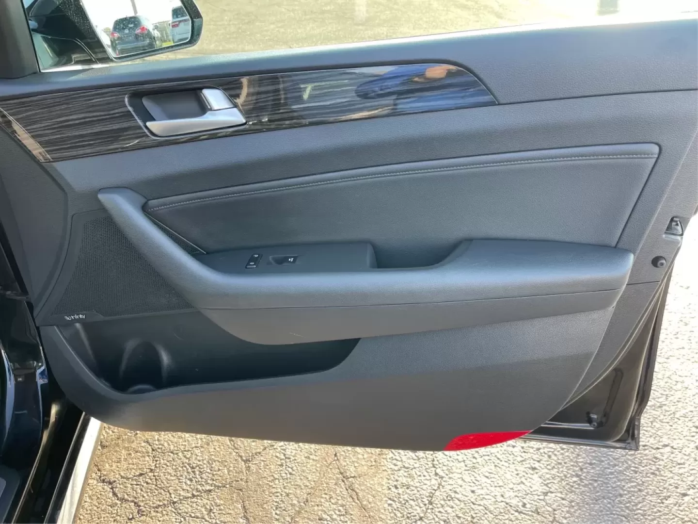 2015 Hyundai Sonata Limited (5NPE34AF7FH) with an 2.4L I-4 gasoline direct injection engine, located at 880 E. National Road, Vandalia, OH, 45377, (937) 908-9800, 39.891918, -84.183594 - **Unleash a New Lifestyle with the 2015 Hyundai Sonata Limited Your Perfect Sedan Awaits!**<br /> <br /> Are you ready to elevate your daily commute or weekend getaways? The 2015 Hyundai Sonata Limited, available at Advantage Car and Credit in Vandalia, OH, is designed with your lifestyle in mind. - Photo#20