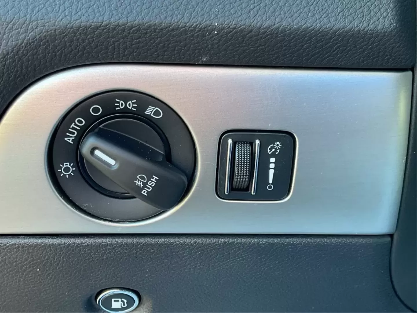 2015 Dodge Durango R/T (1C4SDJCT8FC) with an HEMI 5.7L V-8 variable valve control engine, located at 8750 N County Rd 25A, Piqua, OH, 45356, (937) 908-9800, 40.164391, -84.232513 - **Unleash Your Adventurous Spirit with the 2015 Dodge Durango R/T at Advantage Car and Credit - Troy!**<br /> <br /> Are you ready to elevate your family outings or weekend adventures? The 2015 Dodge Durango R/T is the perfect vehicle for those who demand style, performance, and versatility. Whether - Photo#16