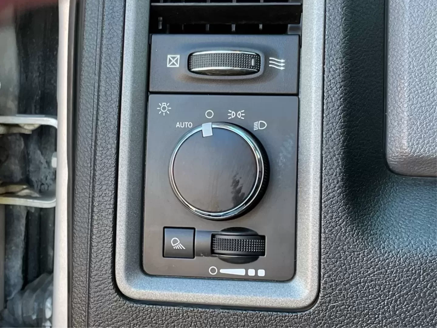 2016 Ram 1500 Tradesman (1C6RR7FT3GS) with an Other engine, located at 4508 South Dixie Dr, Moraine, OH, 45439, (937) 908-9800, 39.689976, -84.218452 - Looking for a reliable vehicle that seamlessly fits into your active lifestyle? Look no further than this robust 2016 Ram 1500 Tradesman, available now at Advantage Car and Credit in Moraine, OH. This quad cab truck is not just a vehicle; it's a gateway to adventure, perfect for weekend getaways, tr - Photo#16