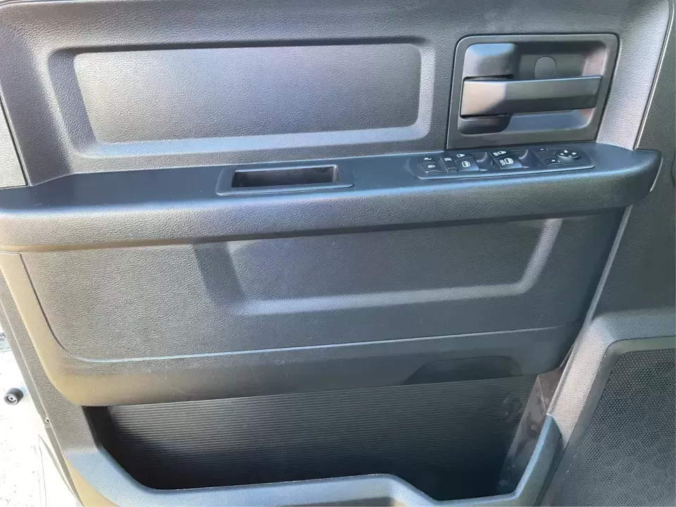 2016 Ram 1500 Tradesman (1C6RR7FT3GS) with an 5.7L V8 OHV 16V engine, 6A transmission, located at 4508 South Dixie Dr, Moraine, OH, 45439, (937) 908-9800, 39.689976, -84.218452 - Looking for a reliable vehicle that seamlessly fits into your active lifestyle? Look no further than this robust 2016 Ram 1500 Tradesman, available now at Advantage Car and Credit in Moraine, OH. This quad cab truck is not just a vehicle; it's a gateway to adventure, perfect for weekend getaways, tr - Photo#17