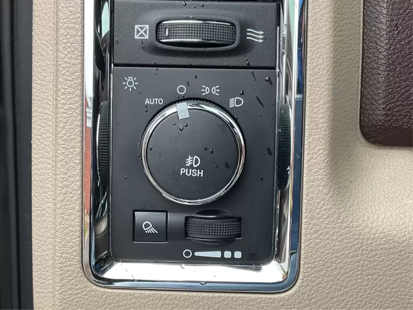 2016 Ram 1500 Longhorn (1C6RR7PT9GS) with an Other engine, located at 8750 N County Rd 25A, Piqua, OH, 45356, (937) 908-9800, 40.164391, -84.232513 - **Discover Your Next Adventure with This 2016 Ram 1500 Longhorn at Advantage Car and Credit - Piqua, OH**<br /> <br /> Are you ready to elevate your driving experience and embrace the freedom of the open road? Whether you're hauling gear for a weekend getaway or navigating daily commutes, the 2016 R - Photo#16